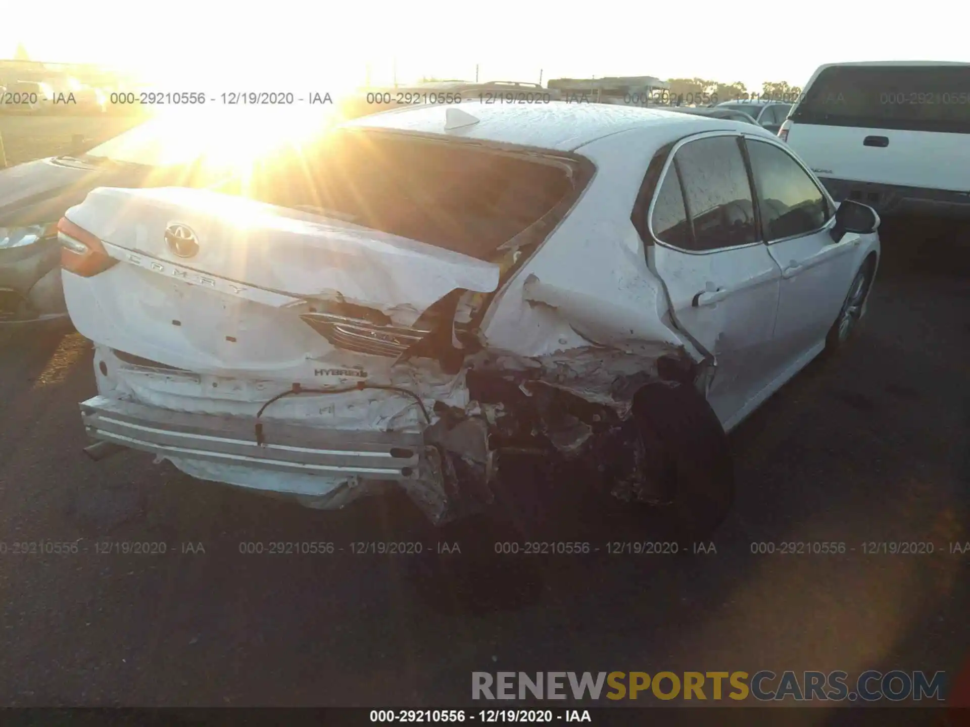 4 Photograph of a damaged car 4T1B31HK3KU517070 TOYOTA CAMRY 2019