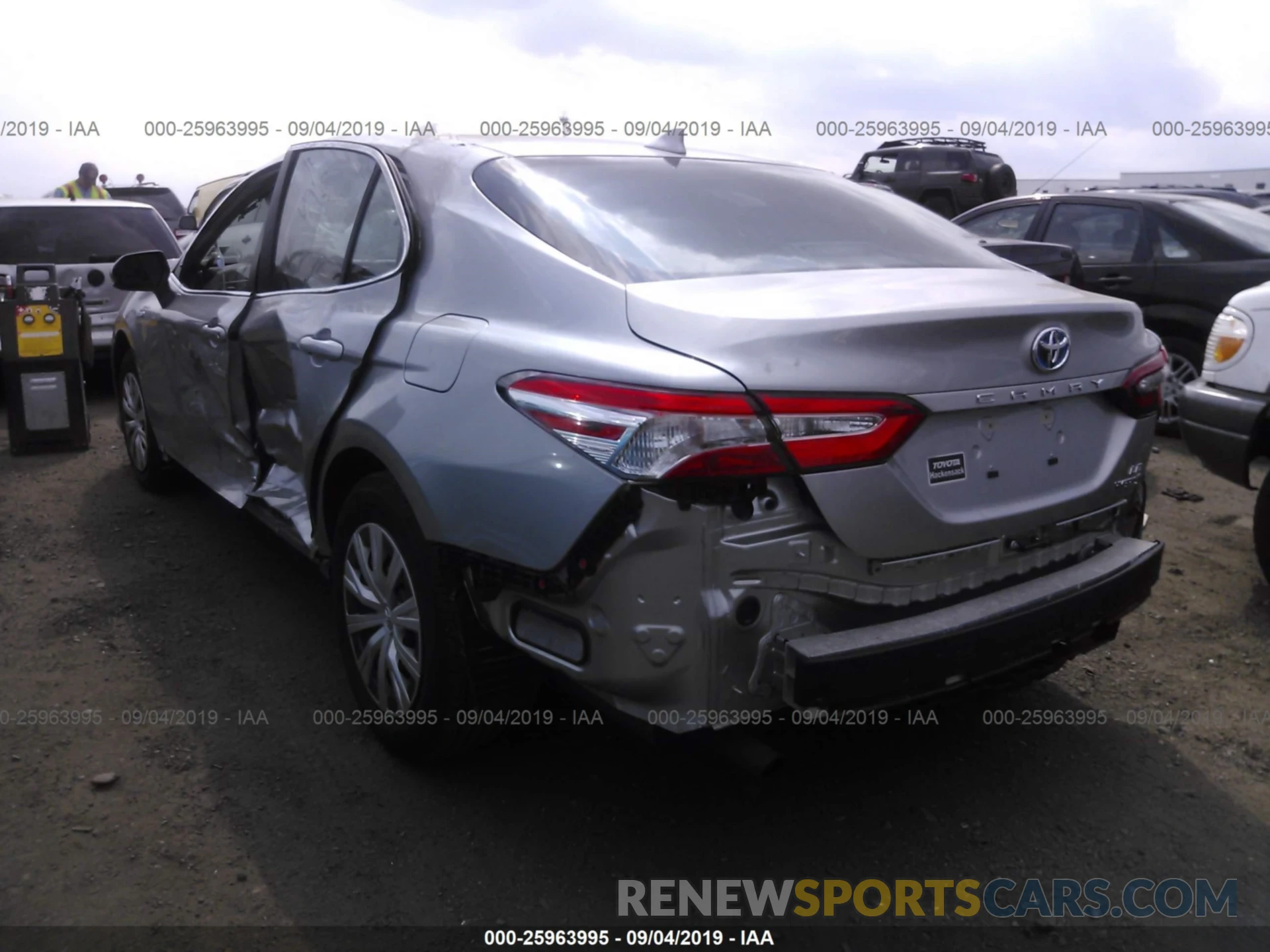 3 Photograph of a damaged car 4T1B31HK4KU510998 TOYOTA CAMRY 2019