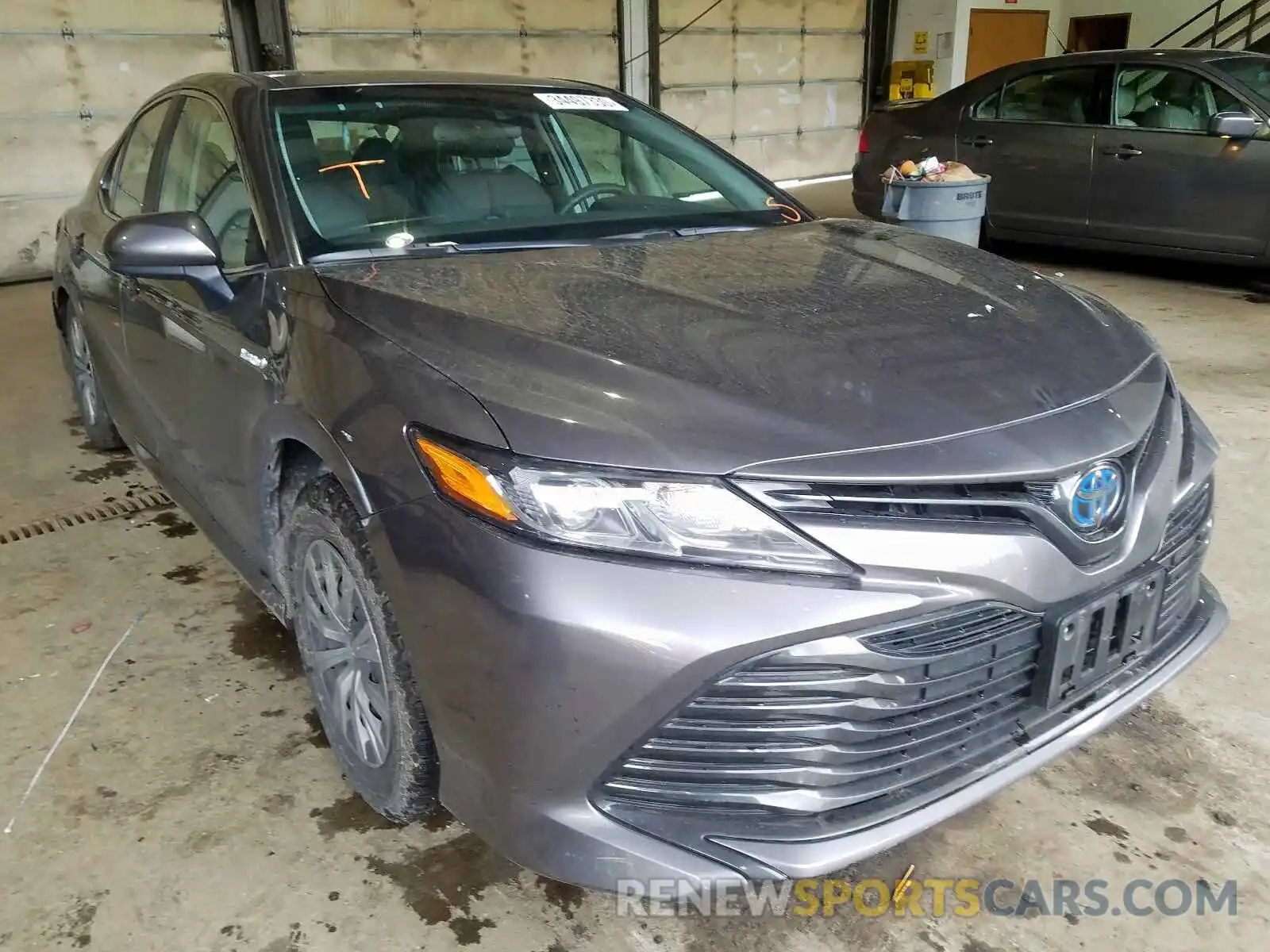 1 Photograph of a damaged car 4T1B31HK4KU513075 TOYOTA CAMRY 2019