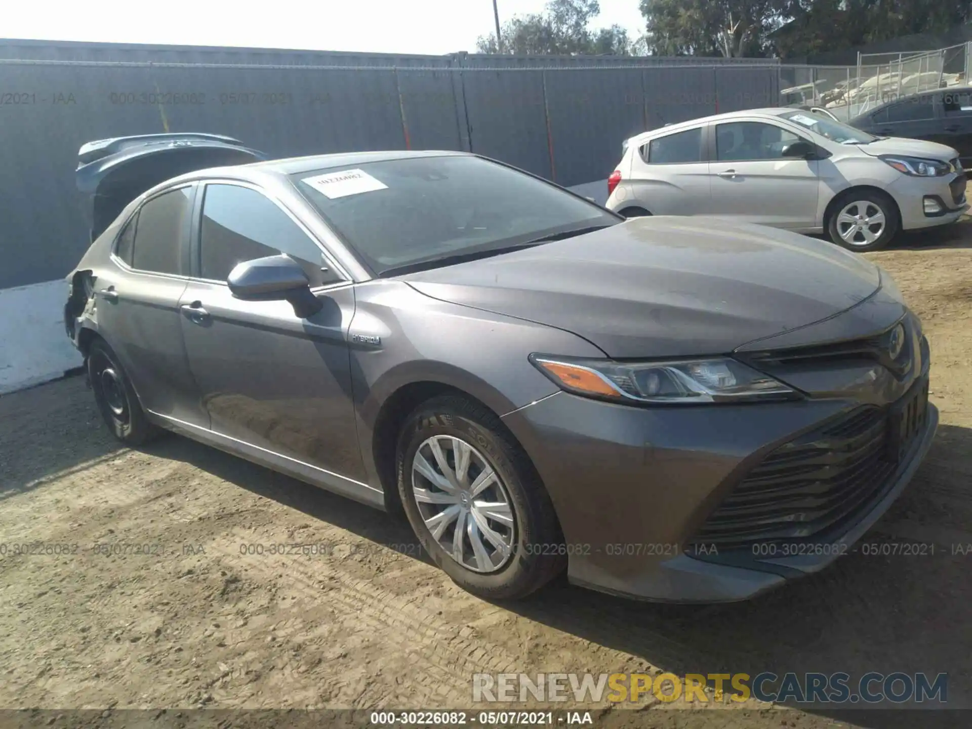 1 Photograph of a damaged car 4T1B31HK4KU515506 TOYOTA CAMRY 2019