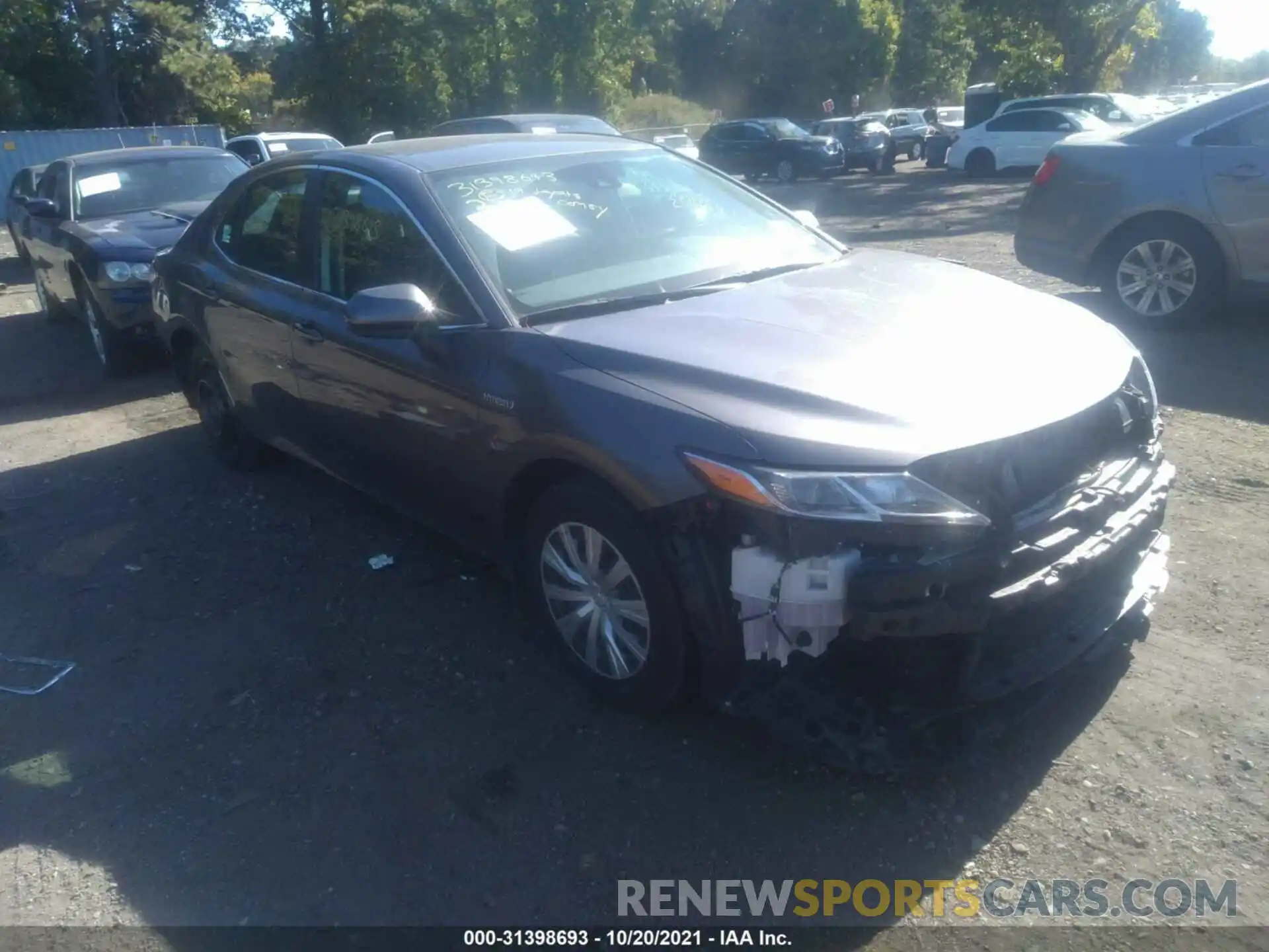 1 Photograph of a damaged car 4T1B31HK4KU517577 TOYOTA CAMRY 2019