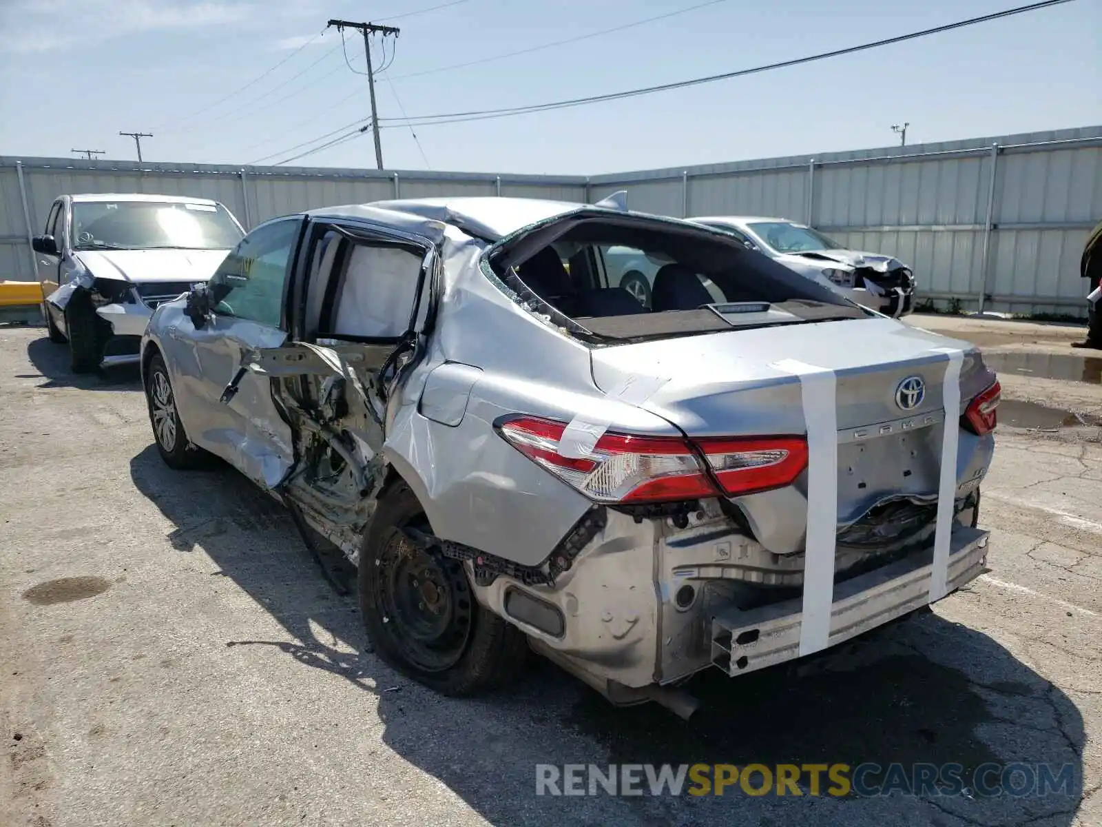 3 Photograph of a damaged car 4T1B31HK4KU517983 TOYOTA CAMRY 2019