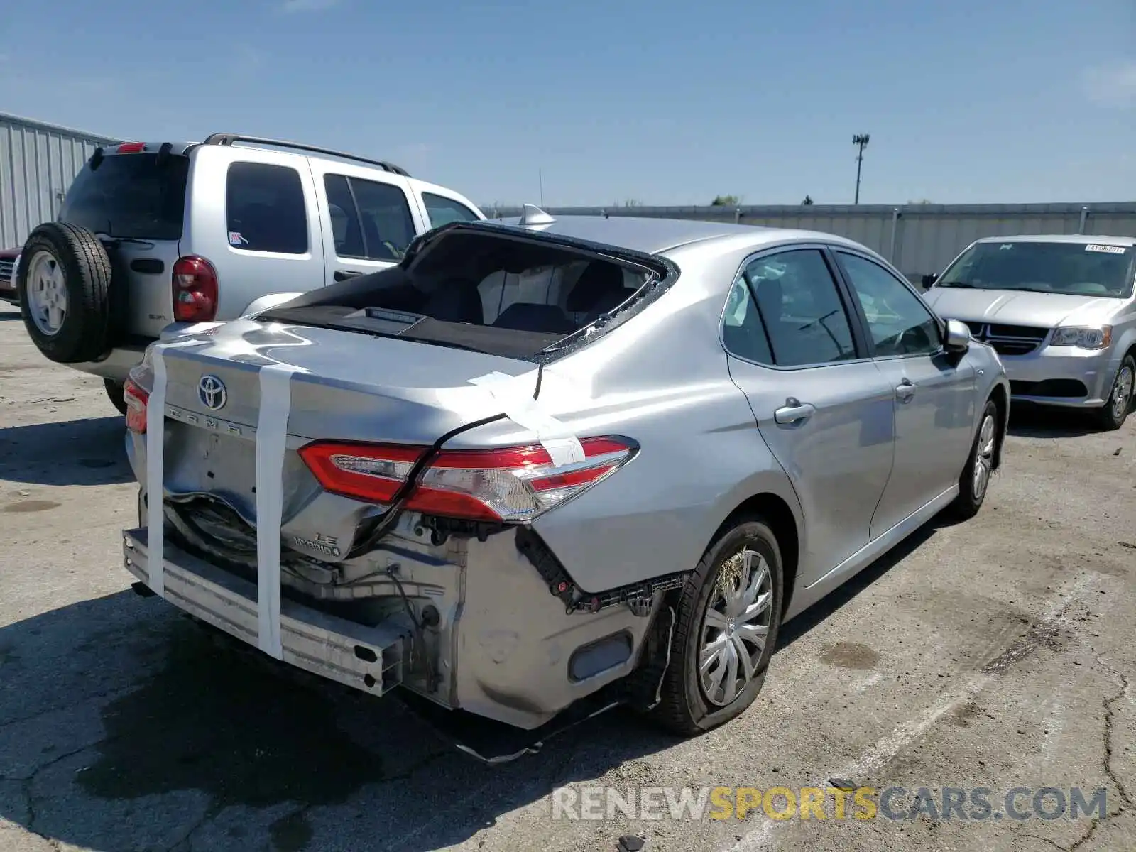 4 Photograph of a damaged car 4T1B31HK4KU517983 TOYOTA CAMRY 2019