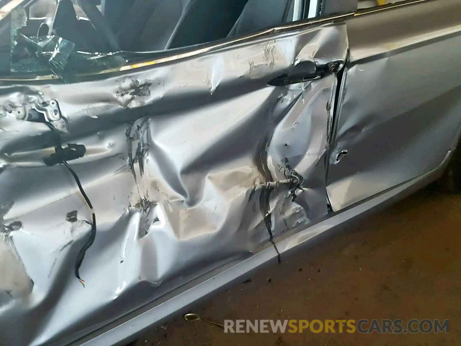 10 Photograph of a damaged car 4T1B31HK5KU004967 TOYOTA CAMRY 2019