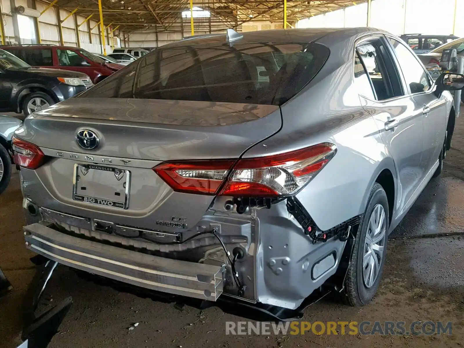 4 Photograph of a damaged car 4T1B31HK5KU004967 TOYOTA CAMRY 2019