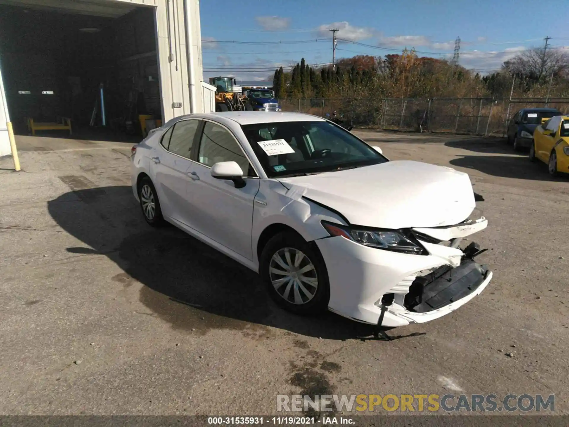 1 Photograph of a damaged car 4T1B31HK5KU005245 TOYOTA CAMRY 2019