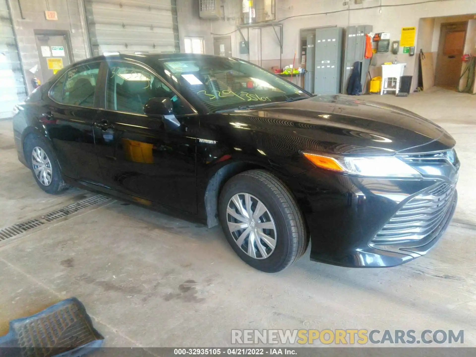 1 Photograph of a damaged car 4T1B31HK5KU005715 TOYOTA CAMRY 2019