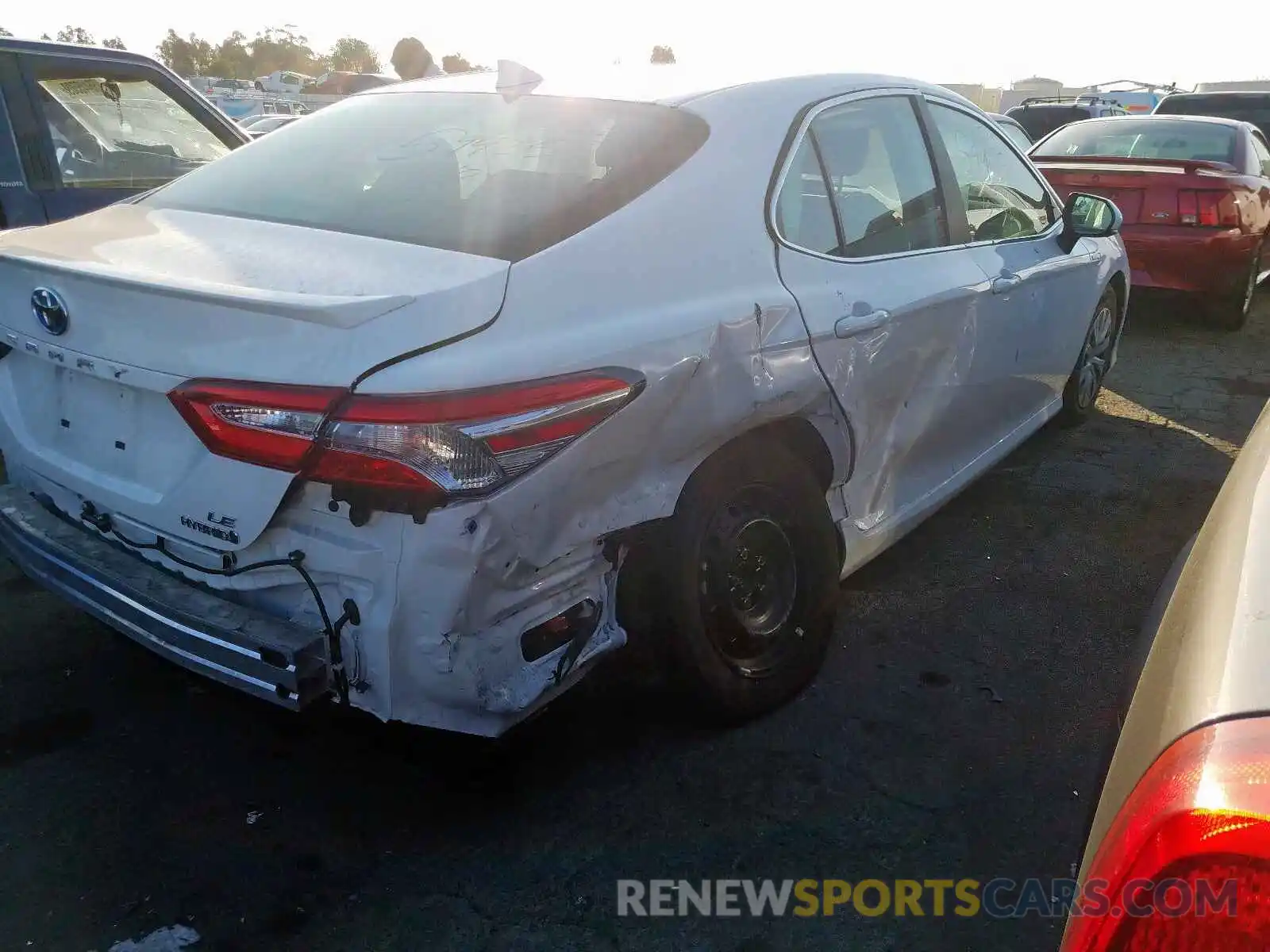 4 Photograph of a damaged car 4T1B31HK5KU006525 TOYOTA CAMRY 2019