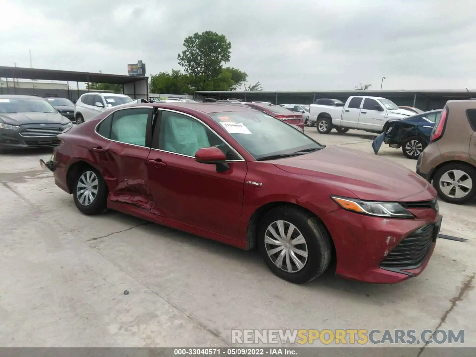 1 Photograph of a damaged car 4T1B31HK5KU509312 TOYOTA CAMRY 2019