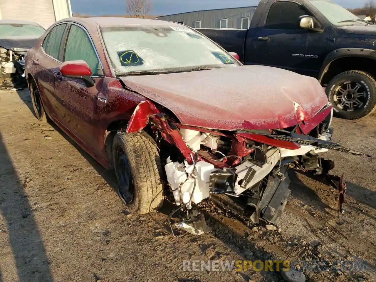 1 Photograph of a damaged car 4T1B31HK5KU510752 TOYOTA CAMRY 2019