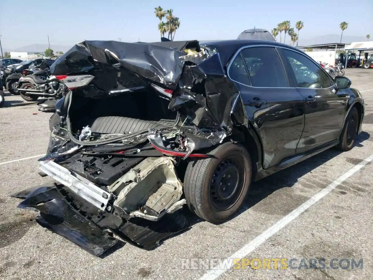 4 Photograph of a damaged car 4T1B31HK5KU513487 TOYOTA CAMRY 2019