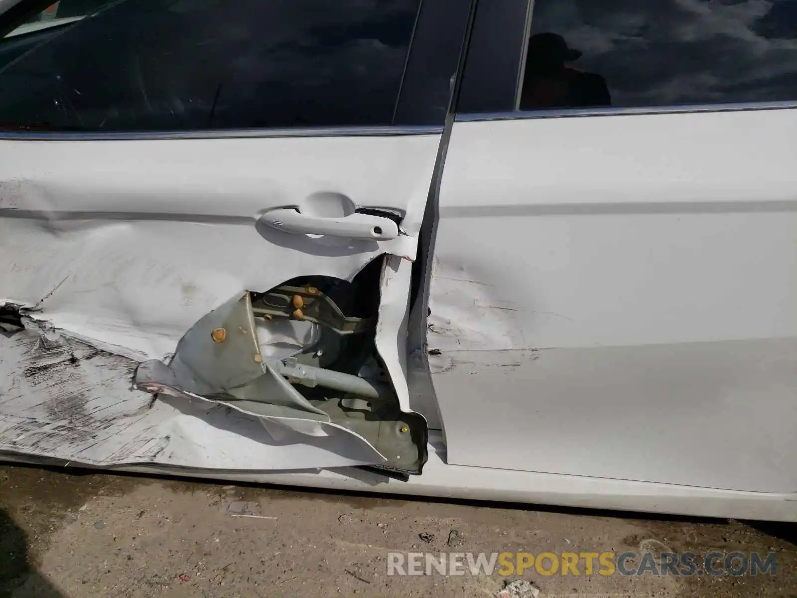 10 Photograph of a damaged car 4T1B31HK5KU515160 TOYOTA CAMRY 2019