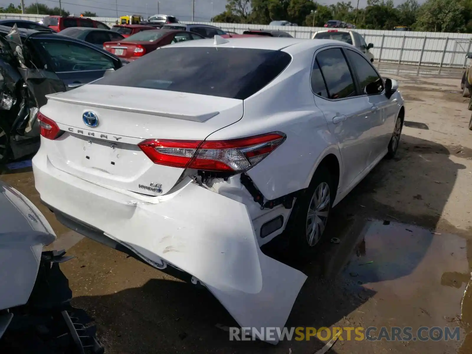 4 Photograph of a damaged car 4T1B31HK5KU515160 TOYOTA CAMRY 2019