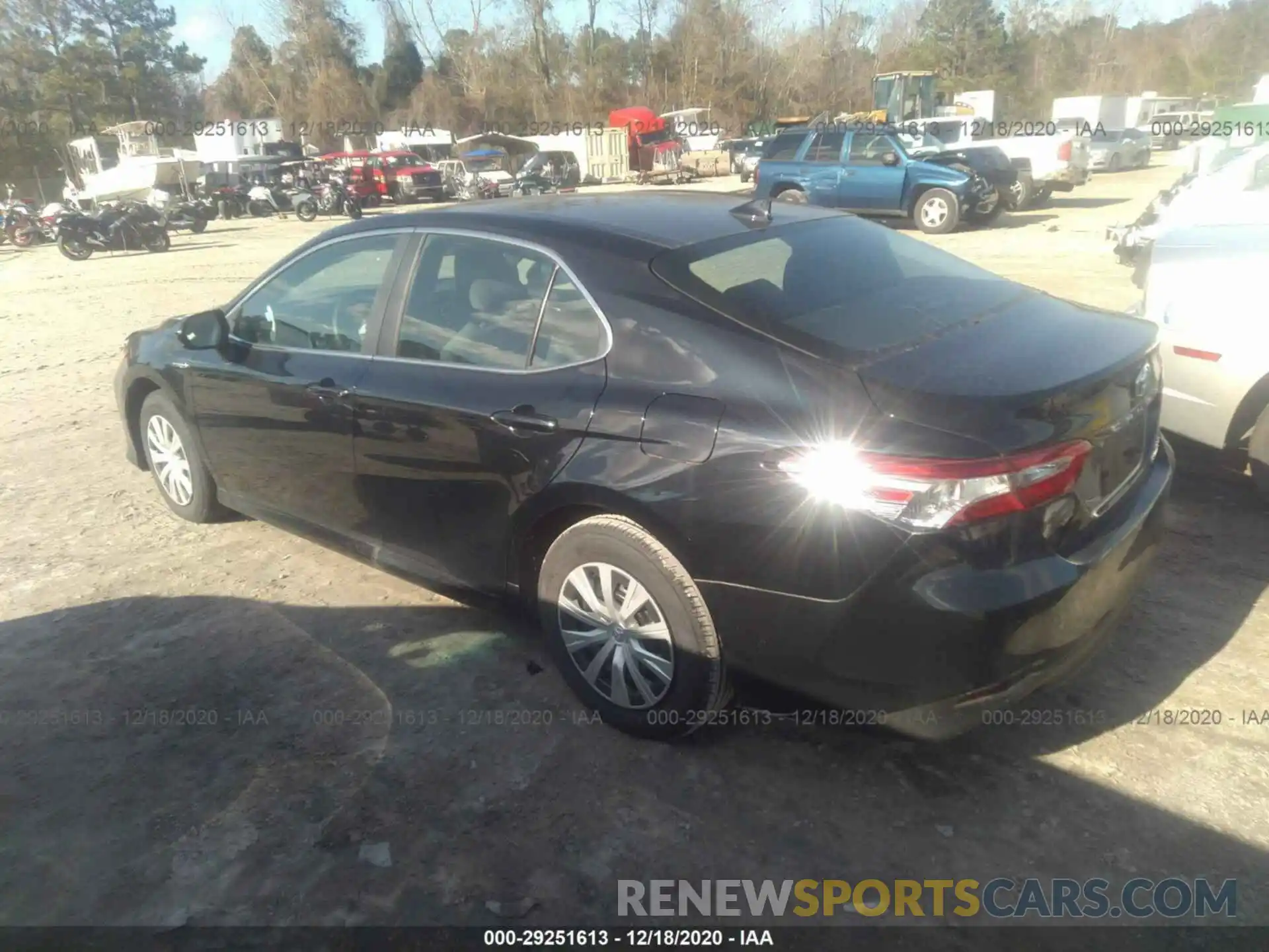 3 Photograph of a damaged car 4T1B31HK5KU515725 TOYOTA CAMRY 2019