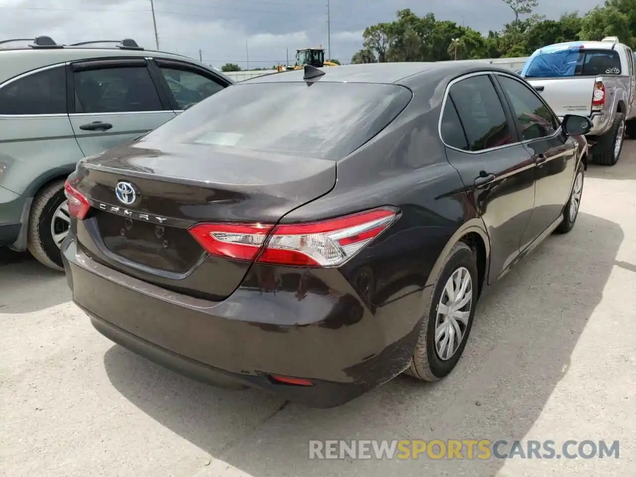 4 Photograph of a damaged car 4T1B31HK5KU517071 TOYOTA CAMRY 2019