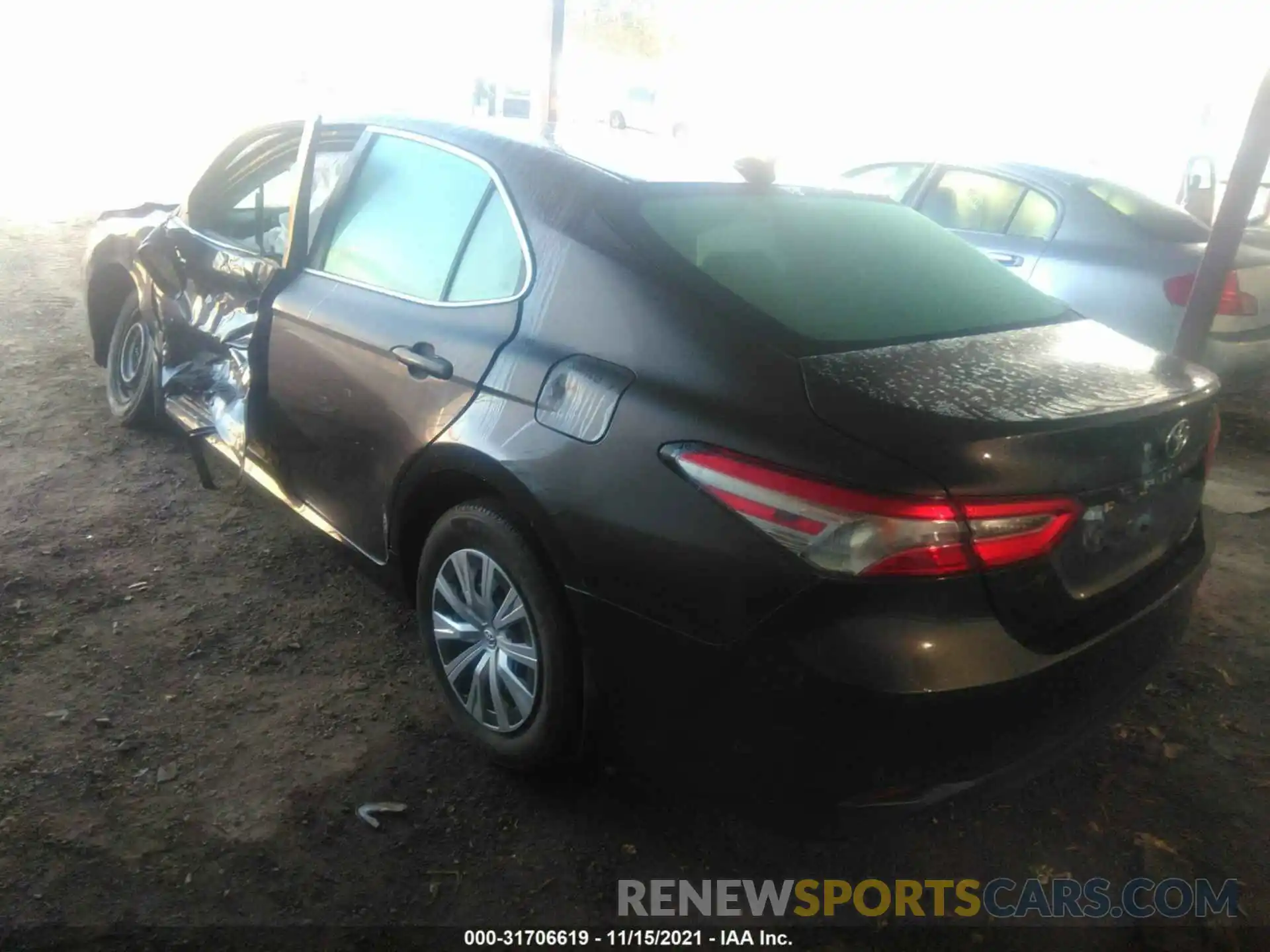 3 Photograph of a damaged car 4T1B31HK5KU517118 TOYOTA CAMRY 2019