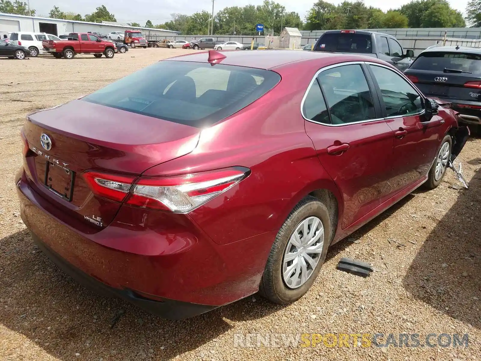 4 Photograph of a damaged car 4T1B31HK6KU008008 TOYOTA CAMRY 2019