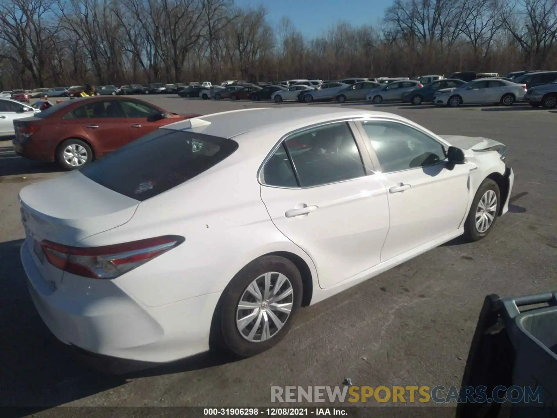 4 Photograph of a damaged car 4T1B31HK6KU510548 TOYOTA CAMRY 2019