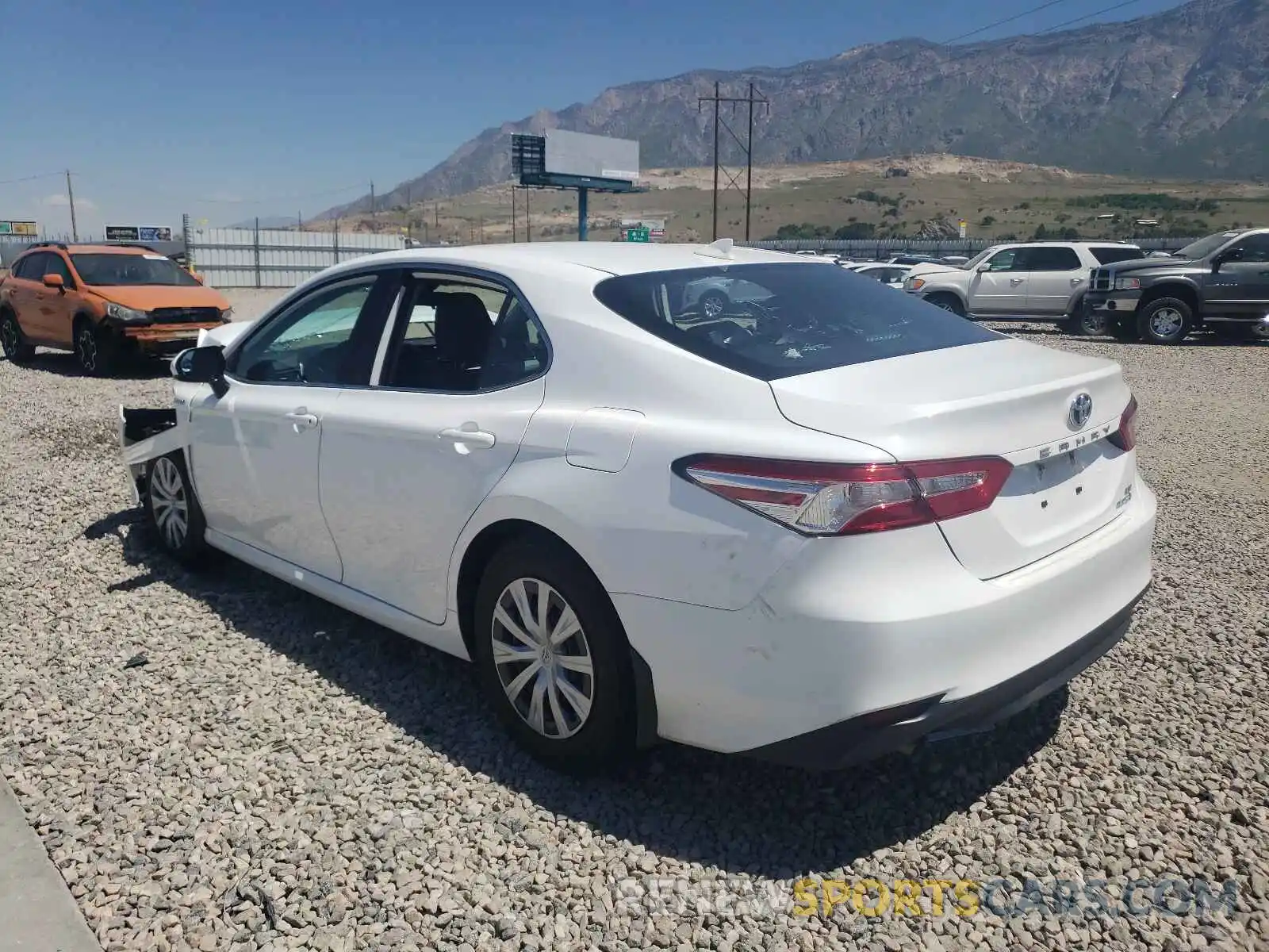 3 Photograph of a damaged car 4T1B31HK6KU511280 TOYOTA CAMRY 2019