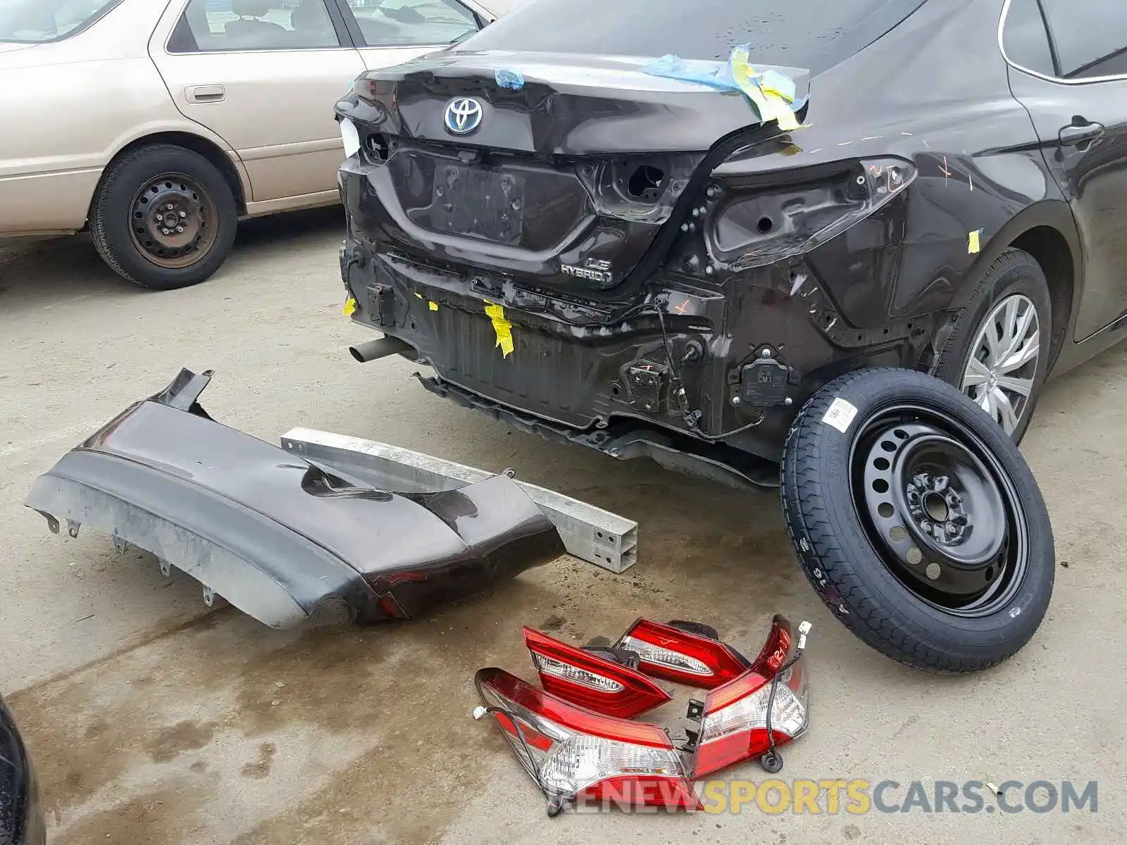 9 Photograph of a damaged car 4T1B31HK6KU511926 TOYOTA CAMRY 2019