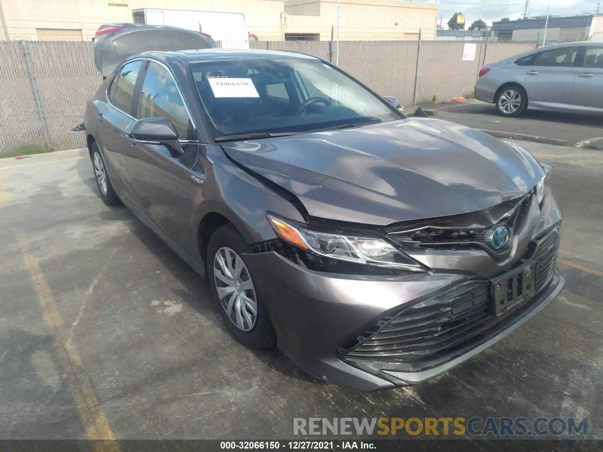 1 Photograph of a damaged car 4T1B31HK6KU513157 TOYOTA CAMRY 2019