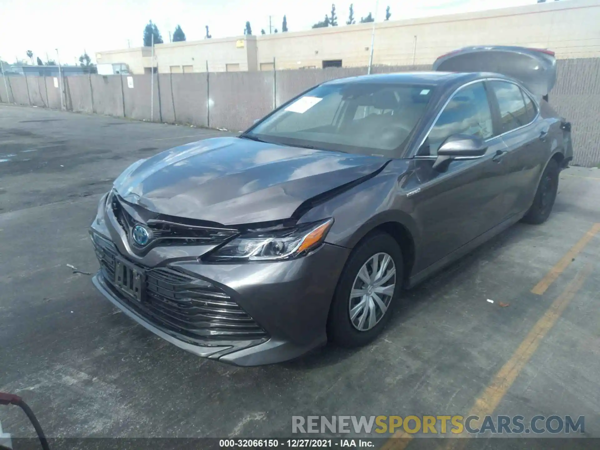 2 Photograph of a damaged car 4T1B31HK6KU513157 TOYOTA CAMRY 2019