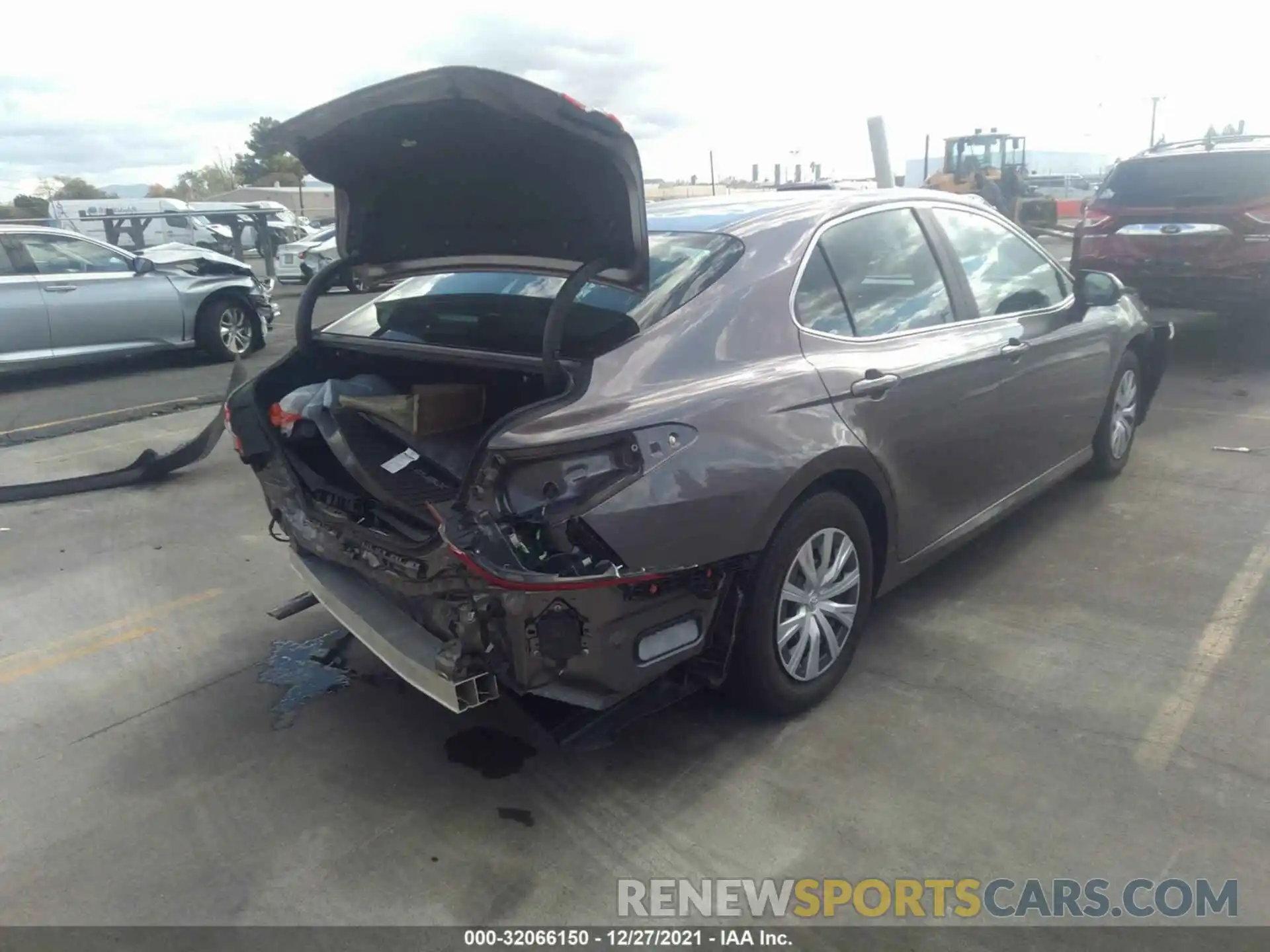 4 Photograph of a damaged car 4T1B31HK6KU513157 TOYOTA CAMRY 2019