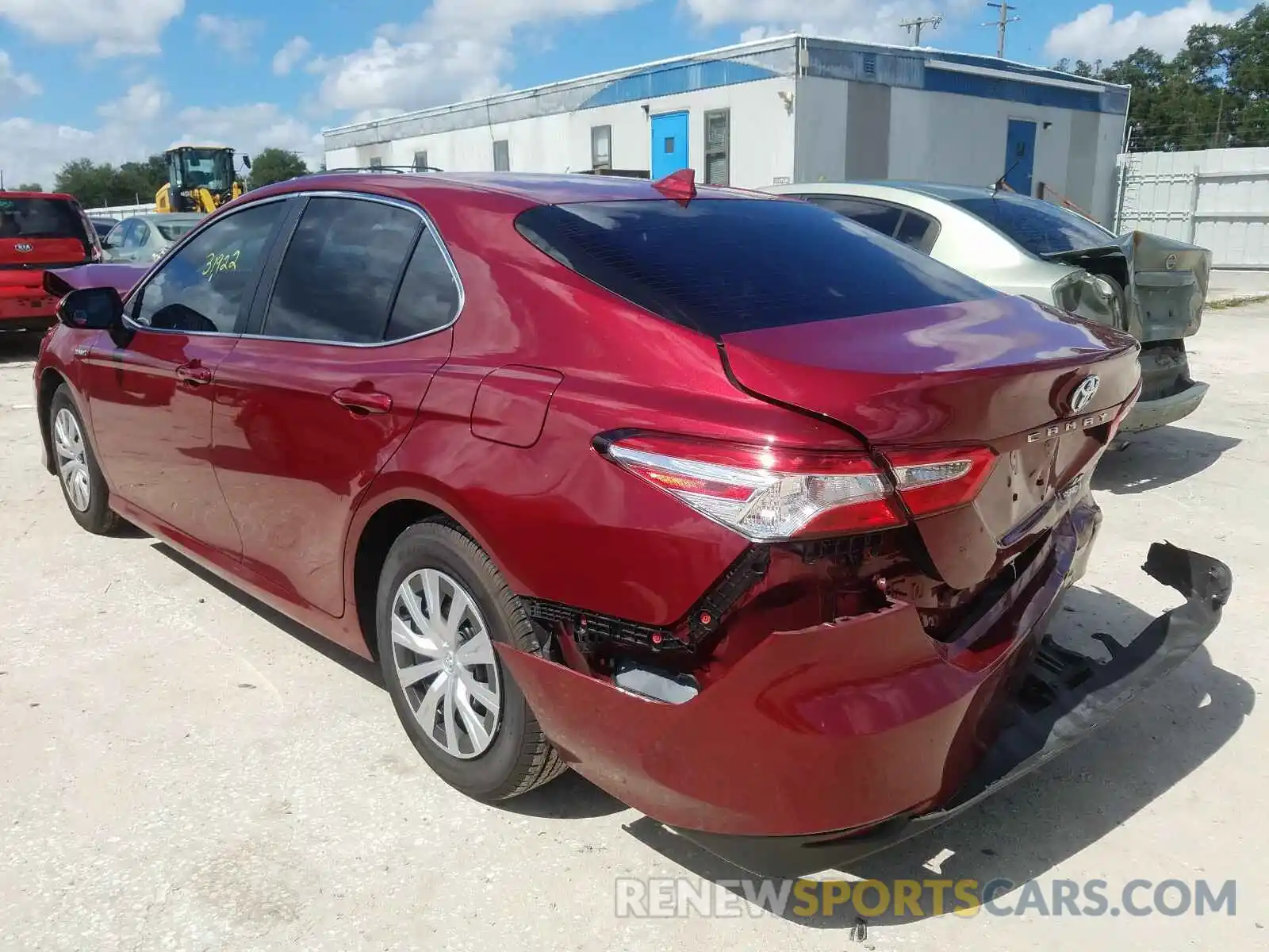 3 Фотография поврежденного автомобиля 4T1B31HK6KU513871 TOYOTA CAMRY 2019