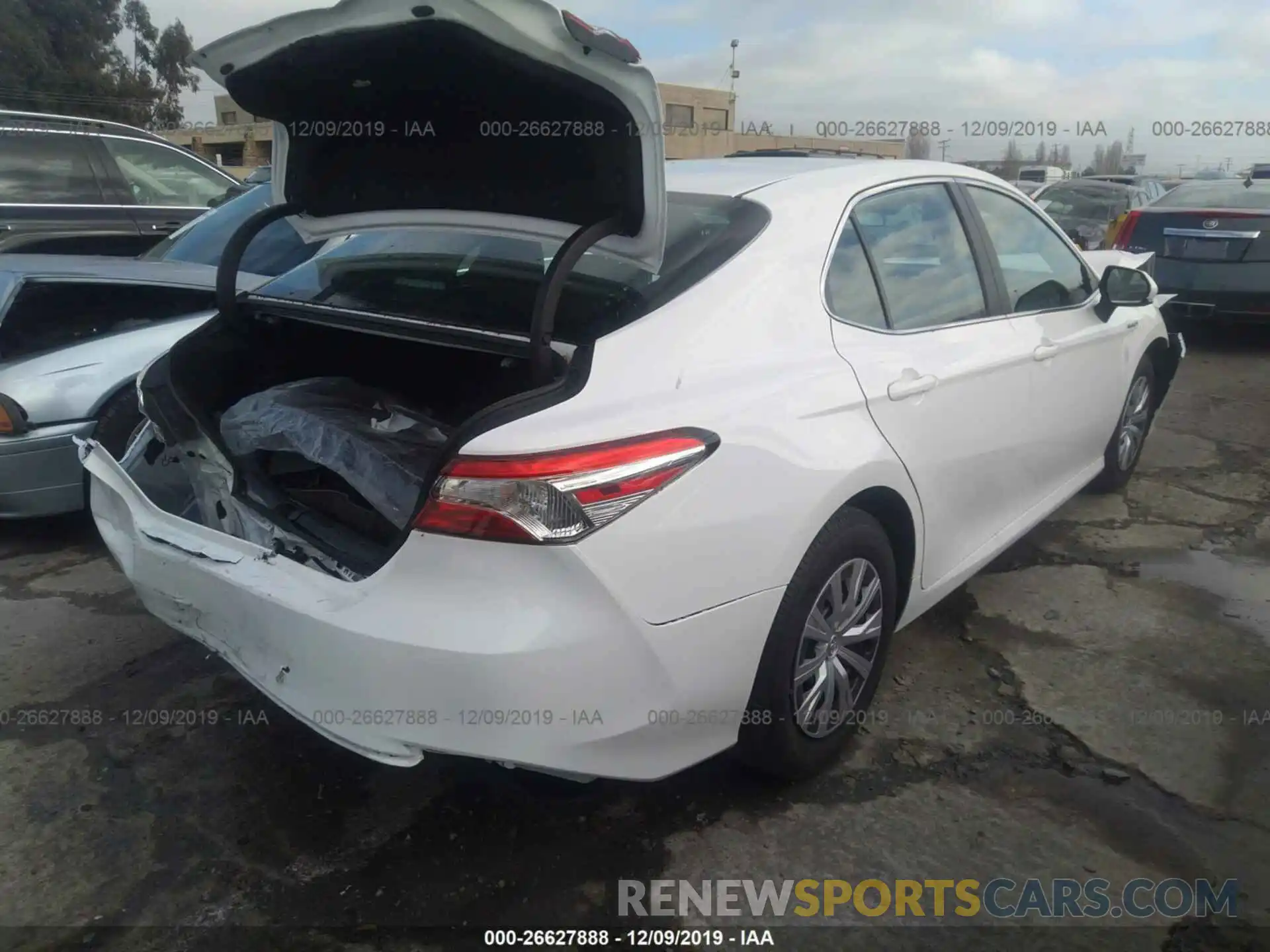 4 Photograph of a damaged car 4T1B31HK7KU009054 TOYOTA CAMRY 2019