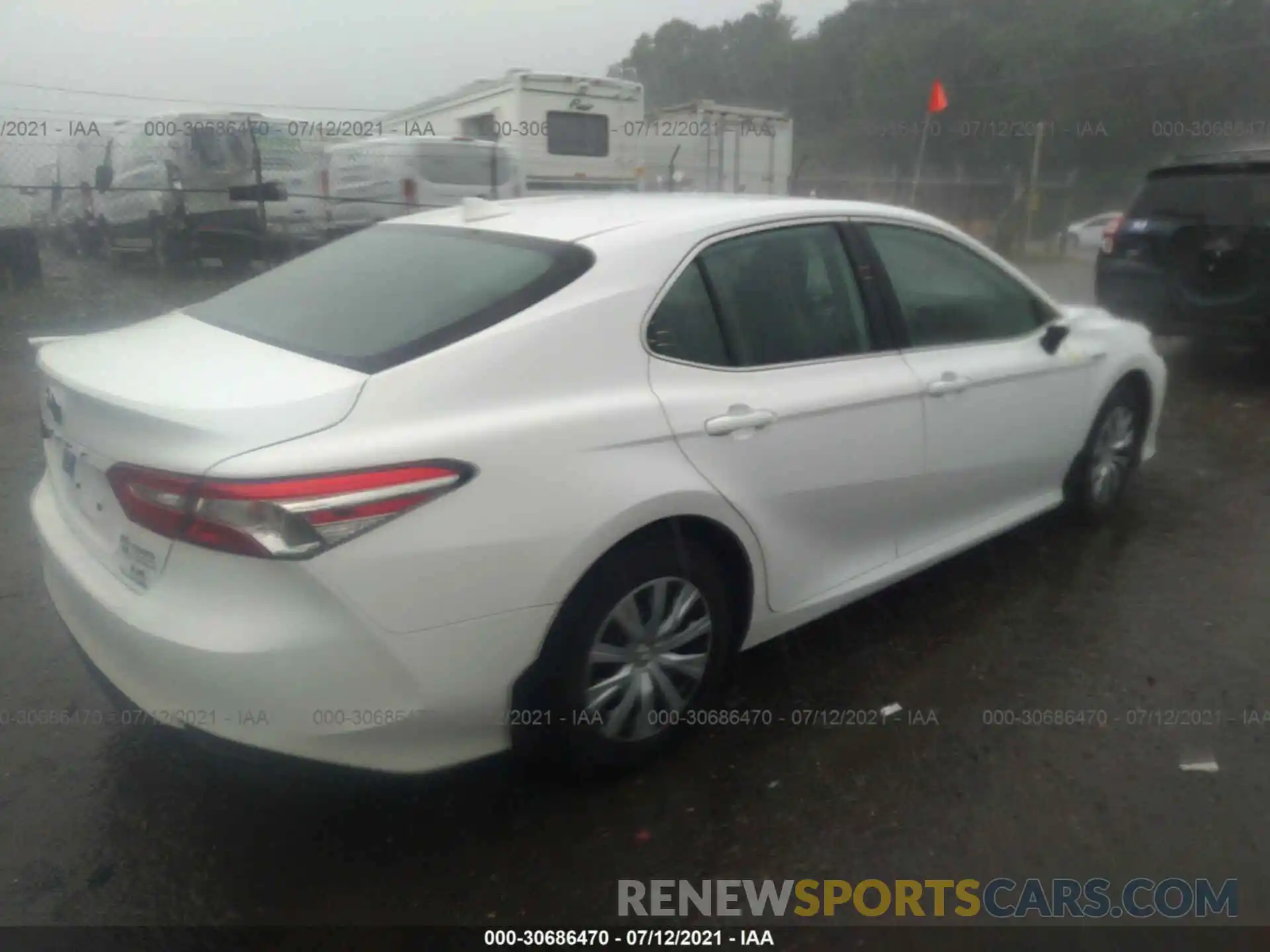 4 Photograph of a damaged car 4T1B31HK7KU510770 TOYOTA CAMRY 2019