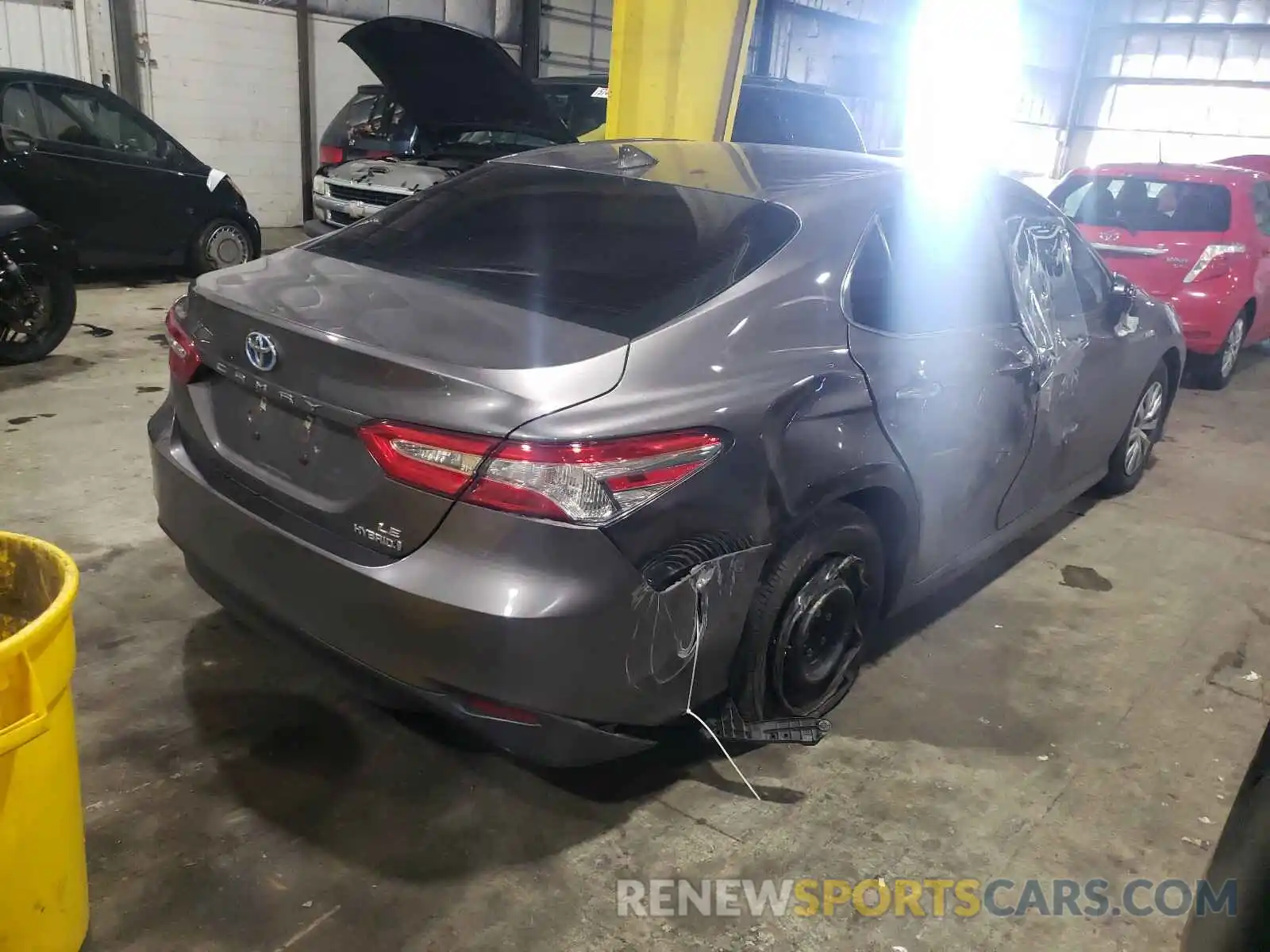 4 Фотография поврежденного автомобиля 4T1B31HK8KU005451 TOYOTA CAMRY 2019