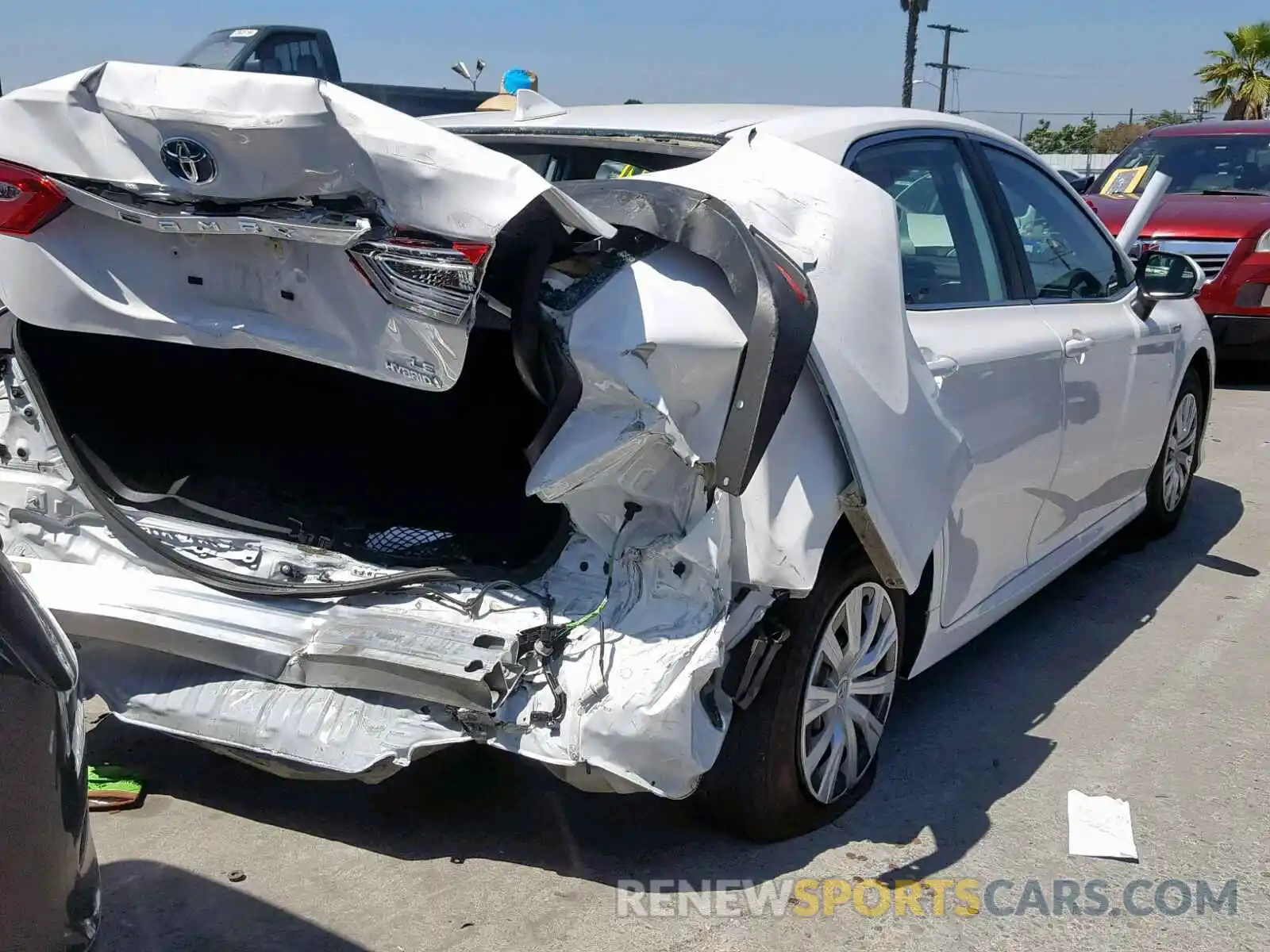 4 Photograph of a damaged car 4T1B31HK8KU005823 TOYOTA CAMRY 2019