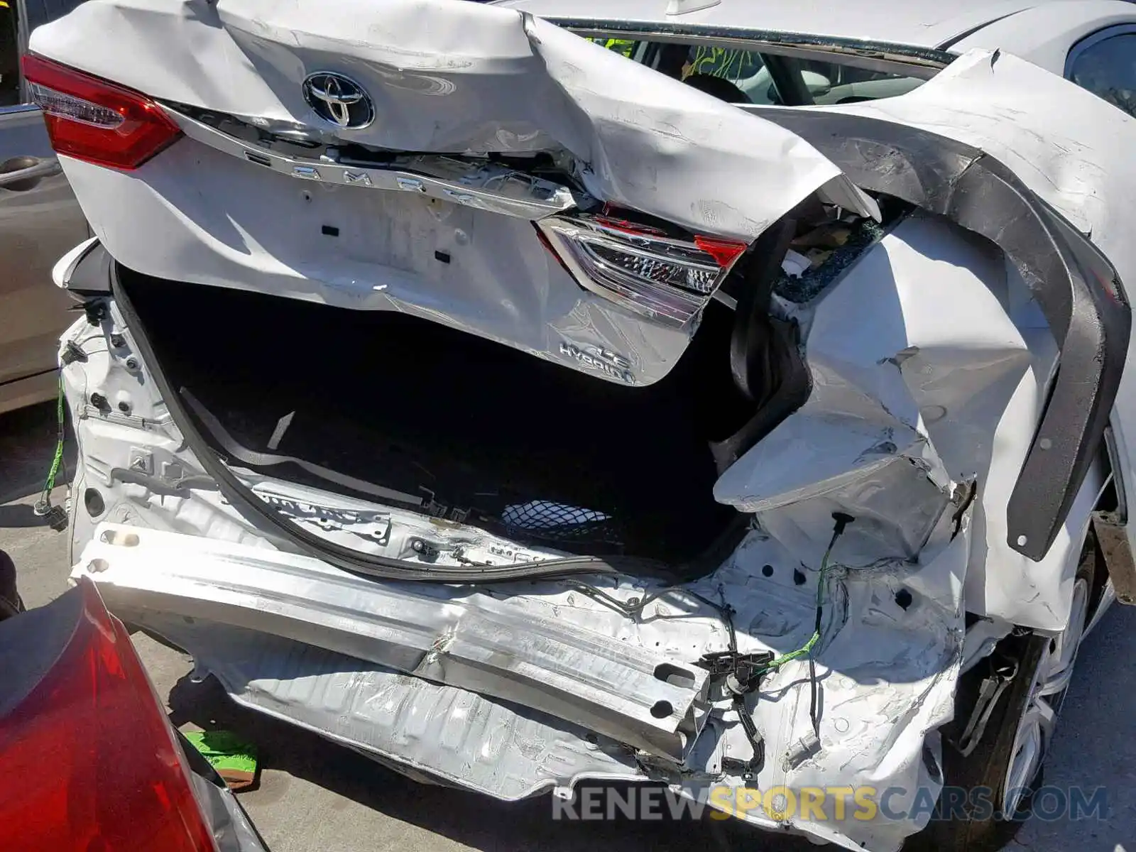 9 Photograph of a damaged car 4T1B31HK8KU005823 TOYOTA CAMRY 2019