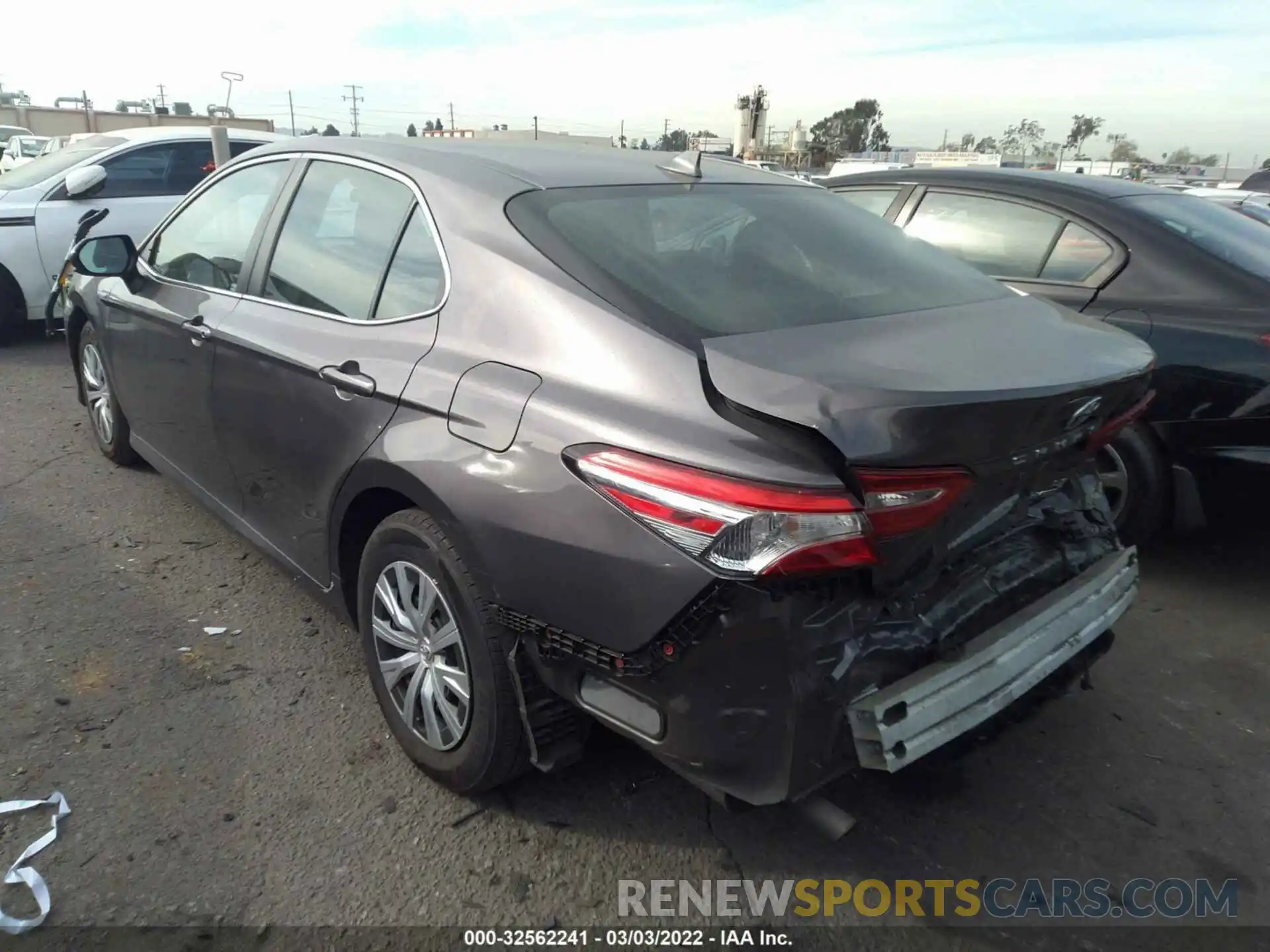 3 Photograph of a damaged car 4T1B31HK8KU511510 TOYOTA CAMRY 2019