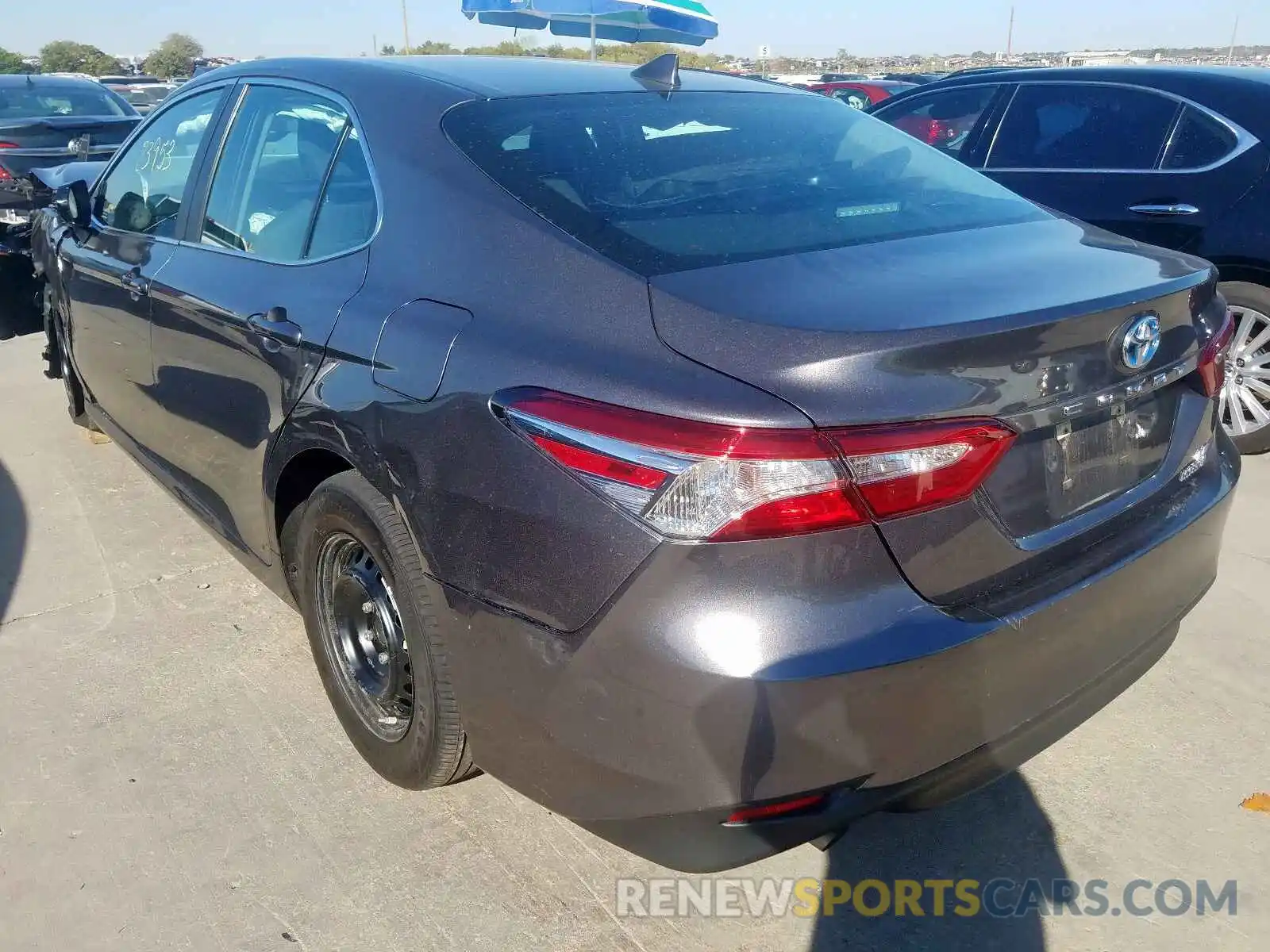 3 Photograph of a damaged car 4T1B31HK8KU512625 TOYOTA CAMRY 2019