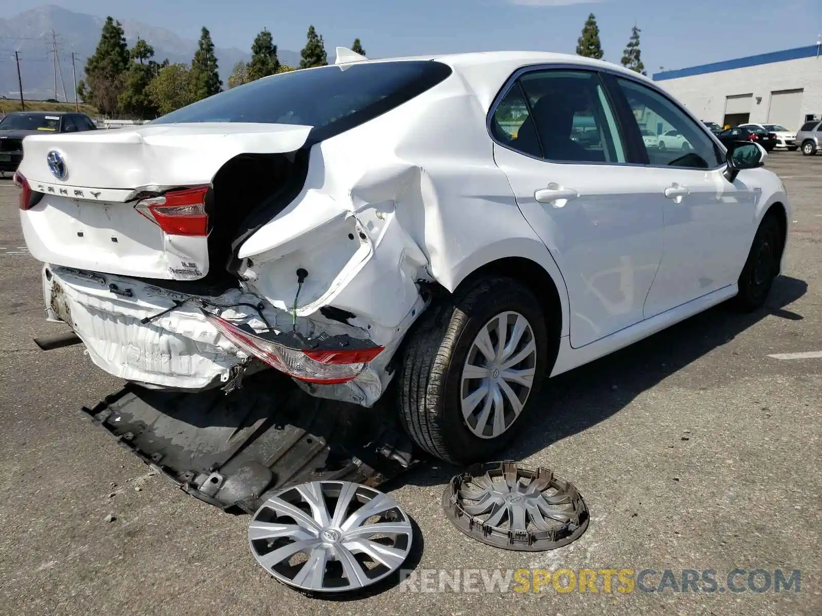 4 Photograph of a damaged car 4T1B31HK8KU515718 TOYOTA CAMRY 2019