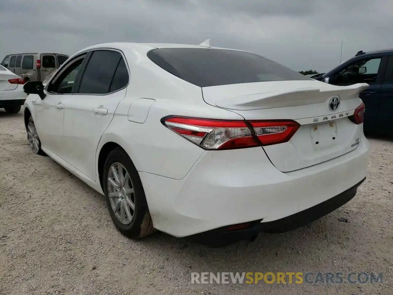 3 Photograph of a damaged car 4T1B31HK8KU516979 TOYOTA CAMRY 2019