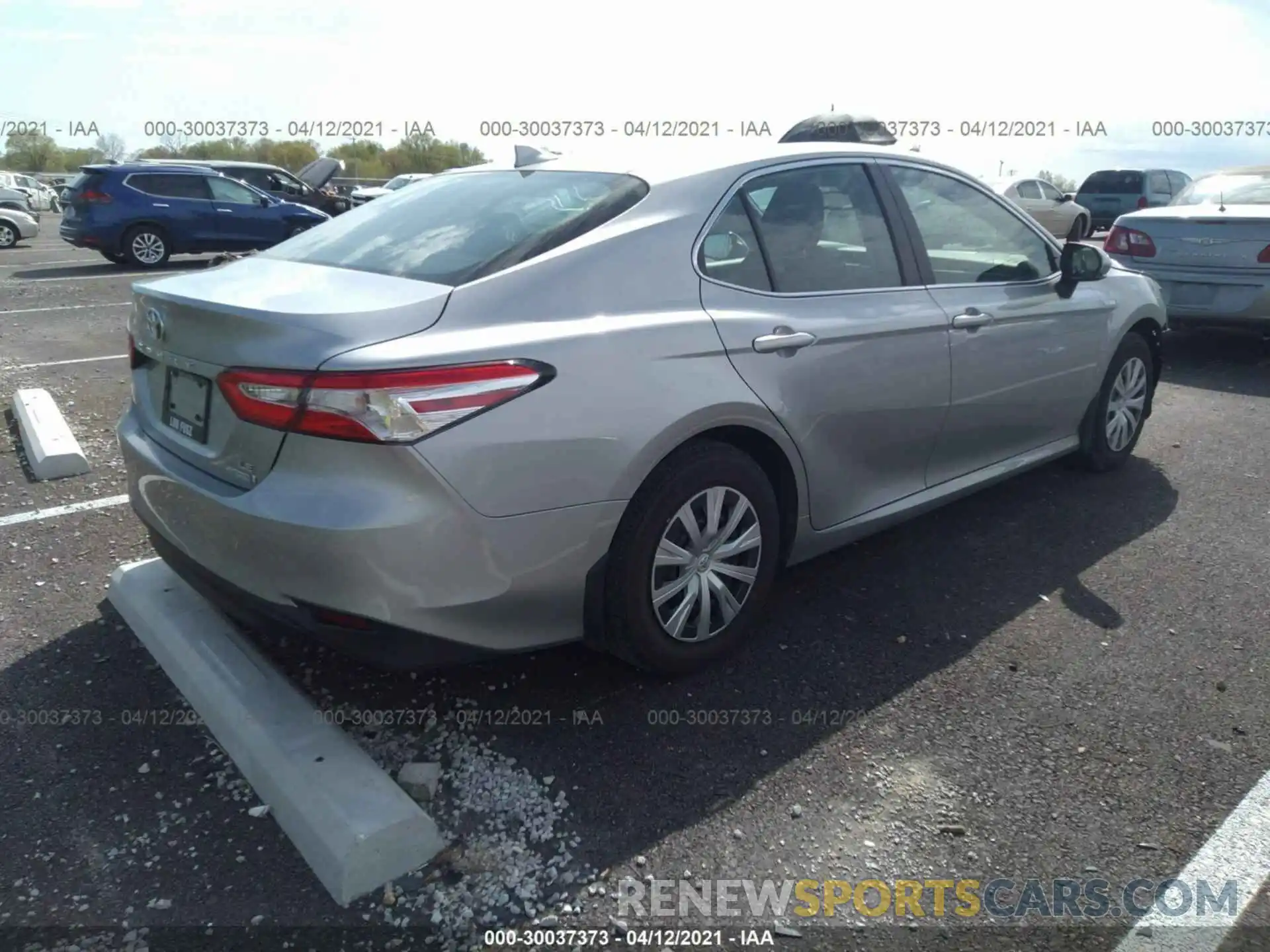 4 Photograph of a damaged car 4T1B31HK9KU009136 TOYOTA CAMRY 2019