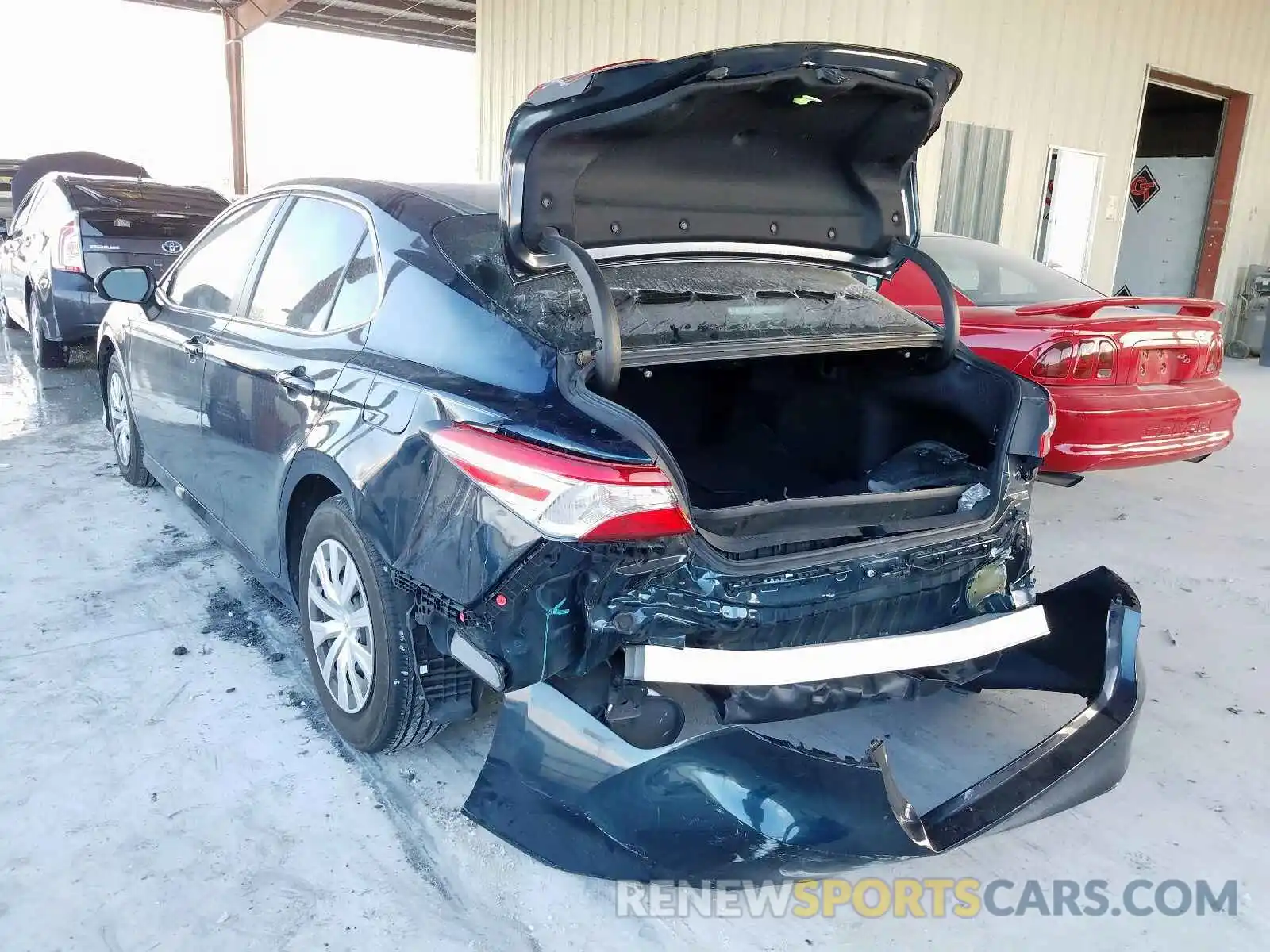 3 Photograph of a damaged car 4T1B31HK9KU509622 TOYOTA CAMRY 2019