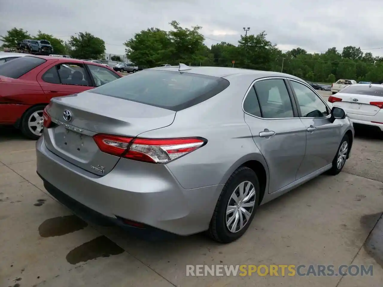 4 Photograph of a damaged car 4T1B31HK9KU512584 TOYOTA CAMRY 2019