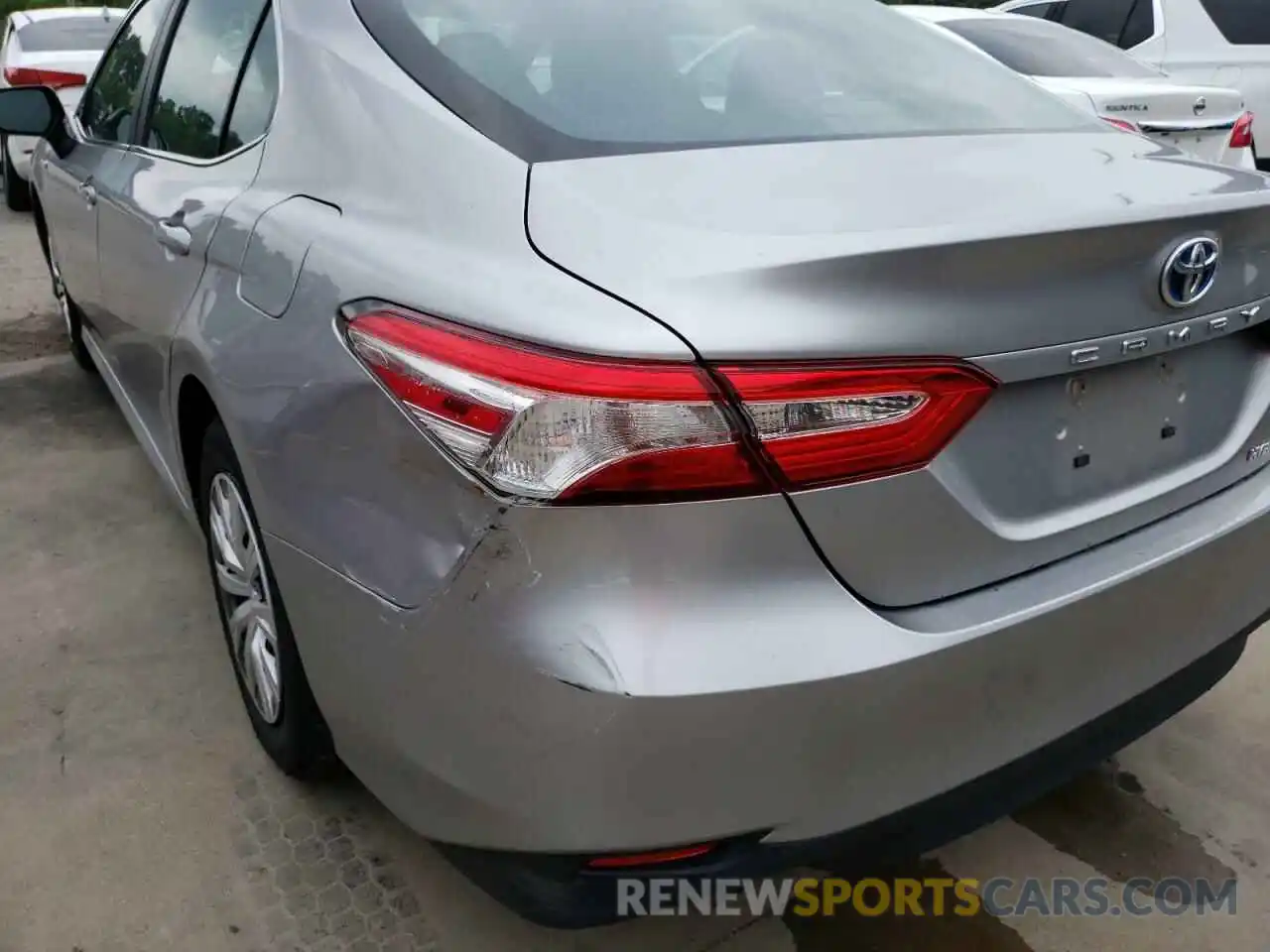 9 Photograph of a damaged car 4T1B31HK9KU512584 TOYOTA CAMRY 2019