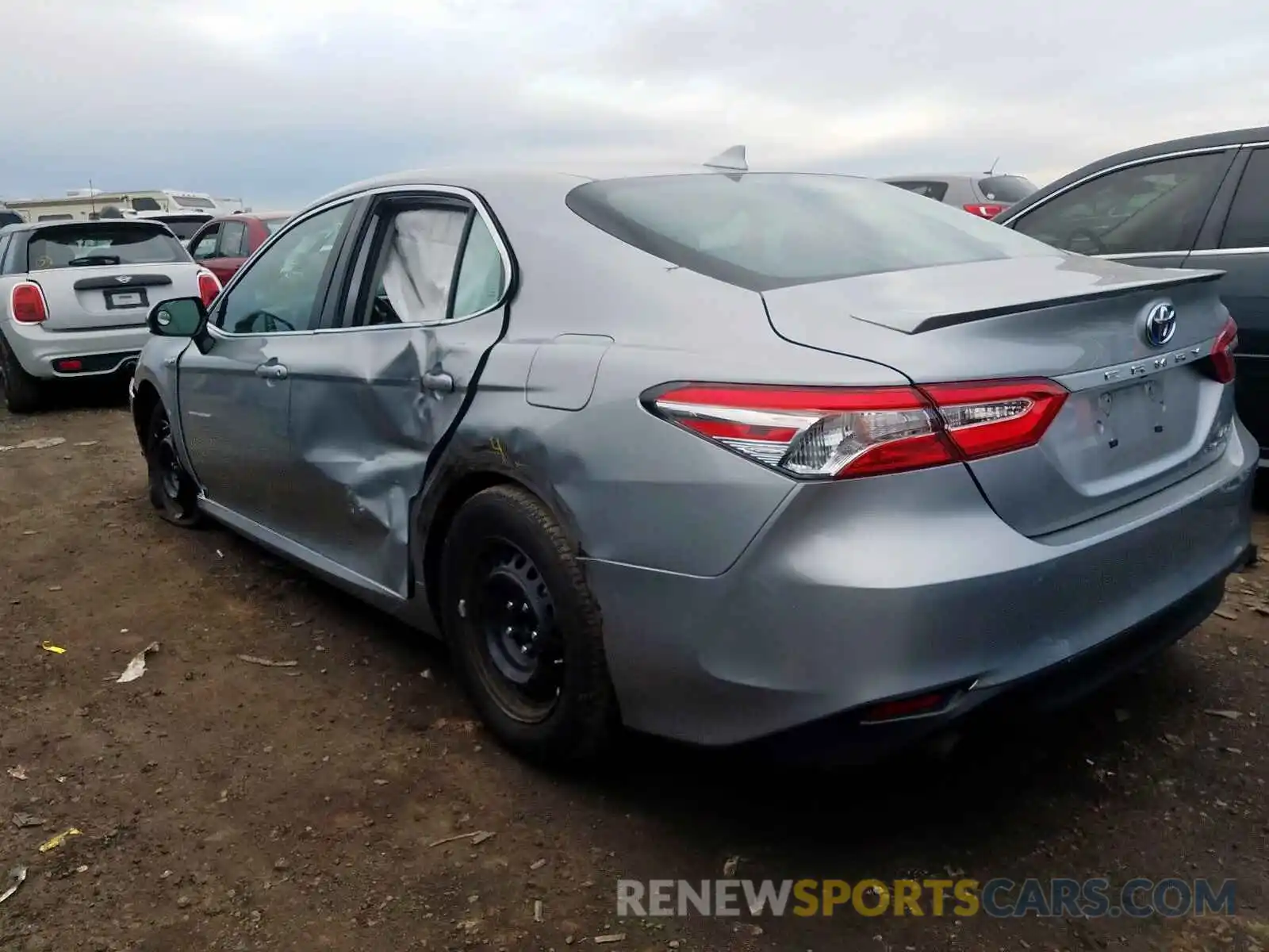 3 Photograph of a damaged car 4T1B31HK9KU513945 TOYOTA CAMRY 2019