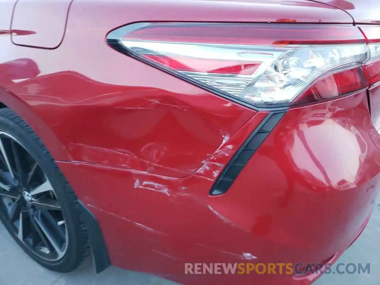 9 Photograph of a damaged car 4T1B61HK0KU165038 TOYOTA CAMRY 2019