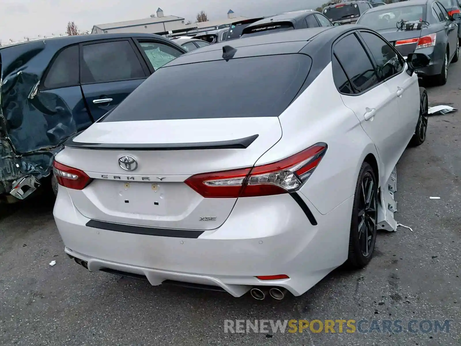 4 Photograph of a damaged car 4T1B61HK0KU165363 TOYOTA CAMRY 2019