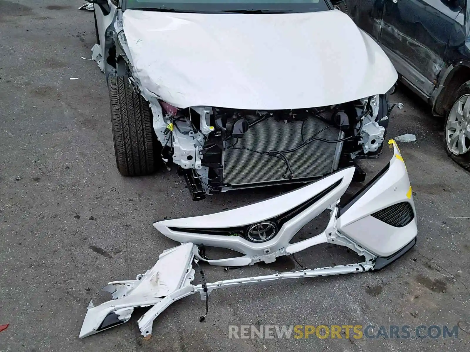 9 Photograph of a damaged car 4T1B61HK0KU165363 TOYOTA CAMRY 2019