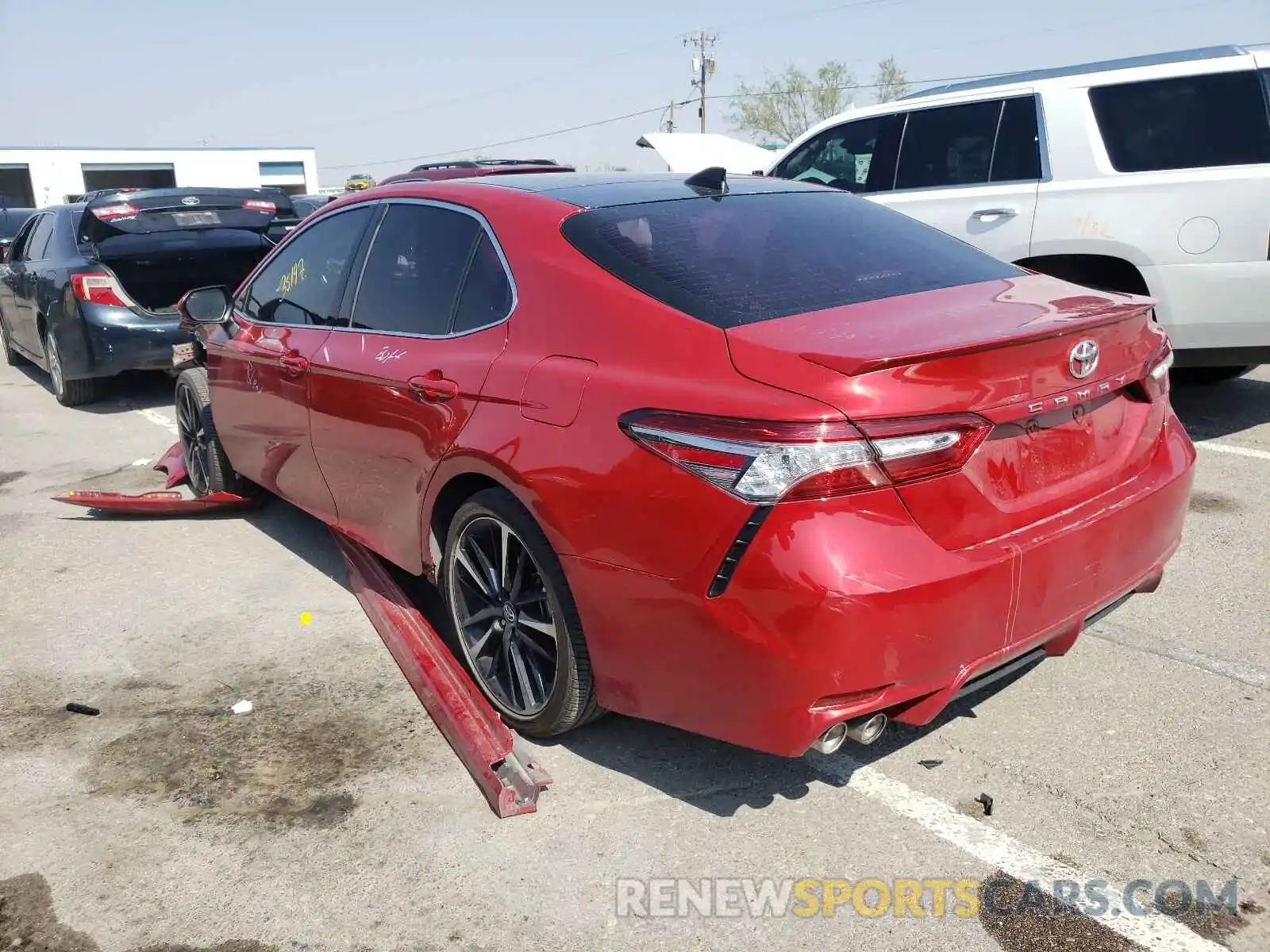 3 Photograph of a damaged car 4T1B61HK0KU168666 TOYOTA CAMRY 2019