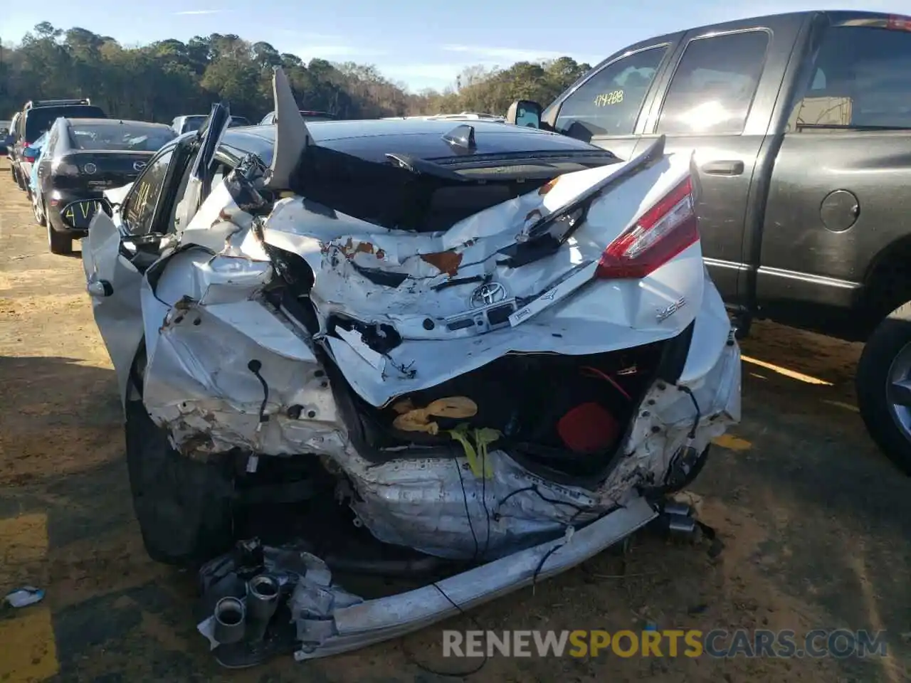 10 Photograph of a damaged car 4T1B61HK0KU171714 TOYOTA CAMRY 2019