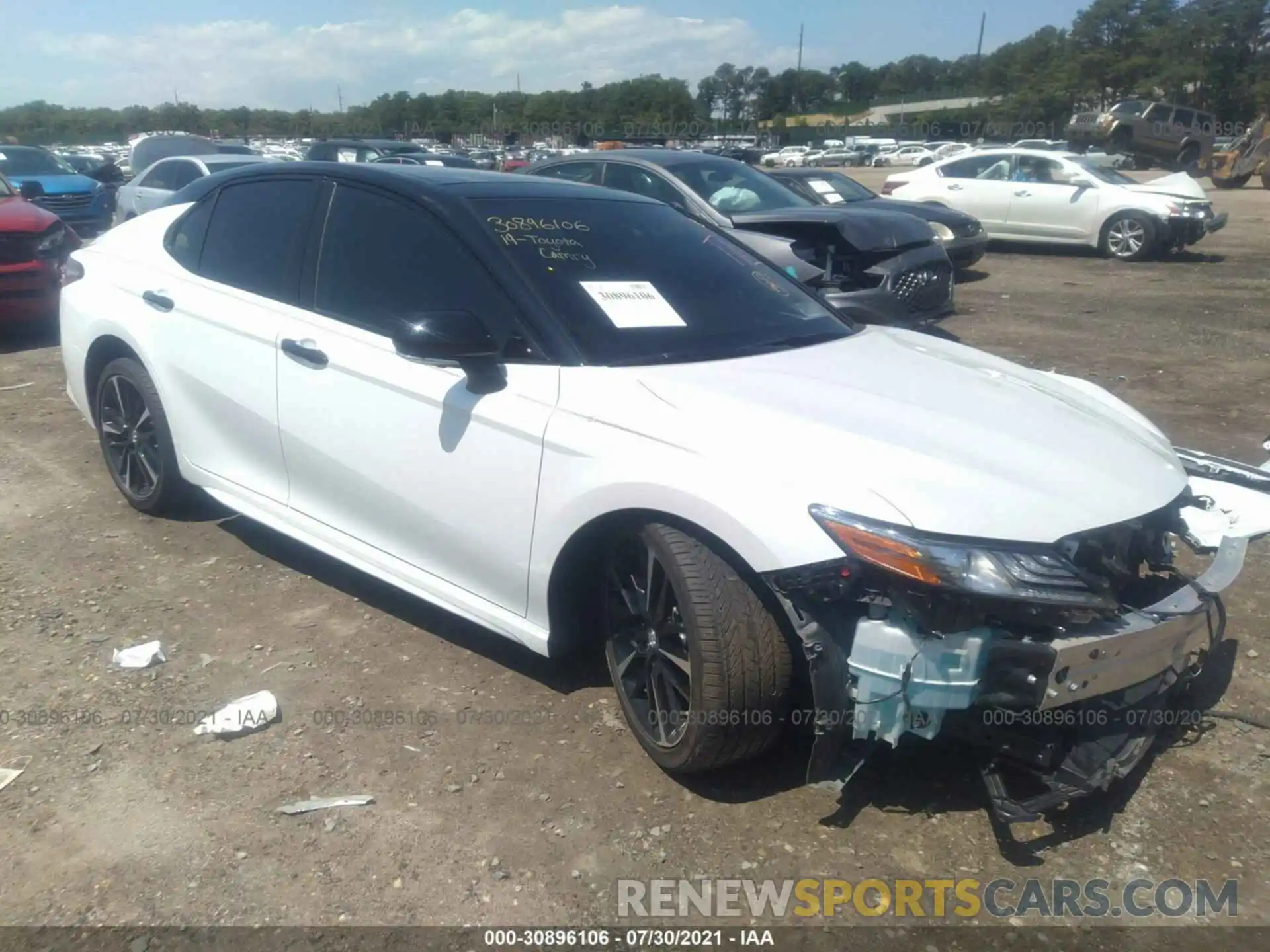 1 Photograph of a damaged car 4T1B61HK0KU175942 TOYOTA CAMRY 2019