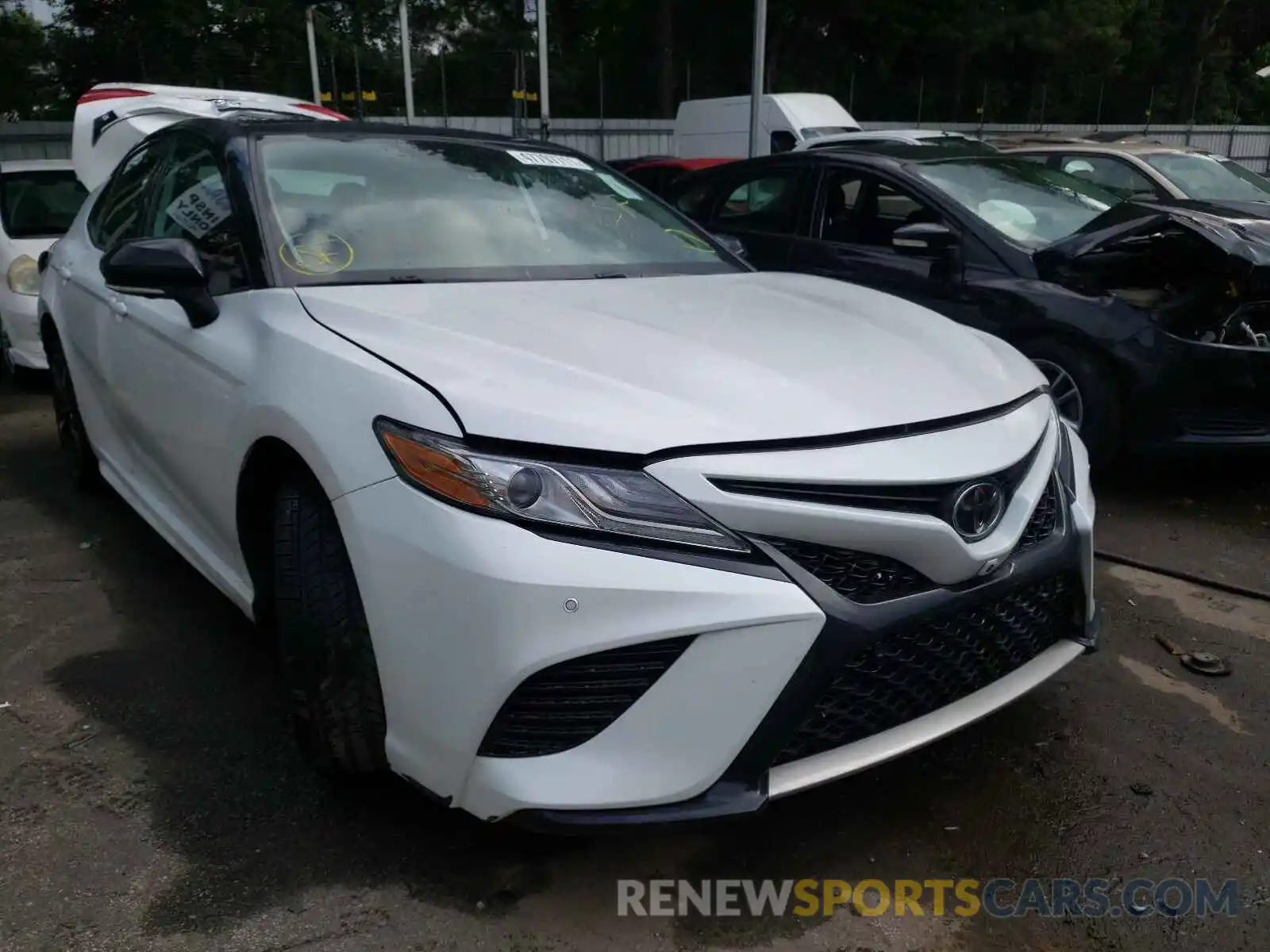 1 Photograph of a damaged car 4T1B61HK0KU182552 TOYOTA CAMRY 2019