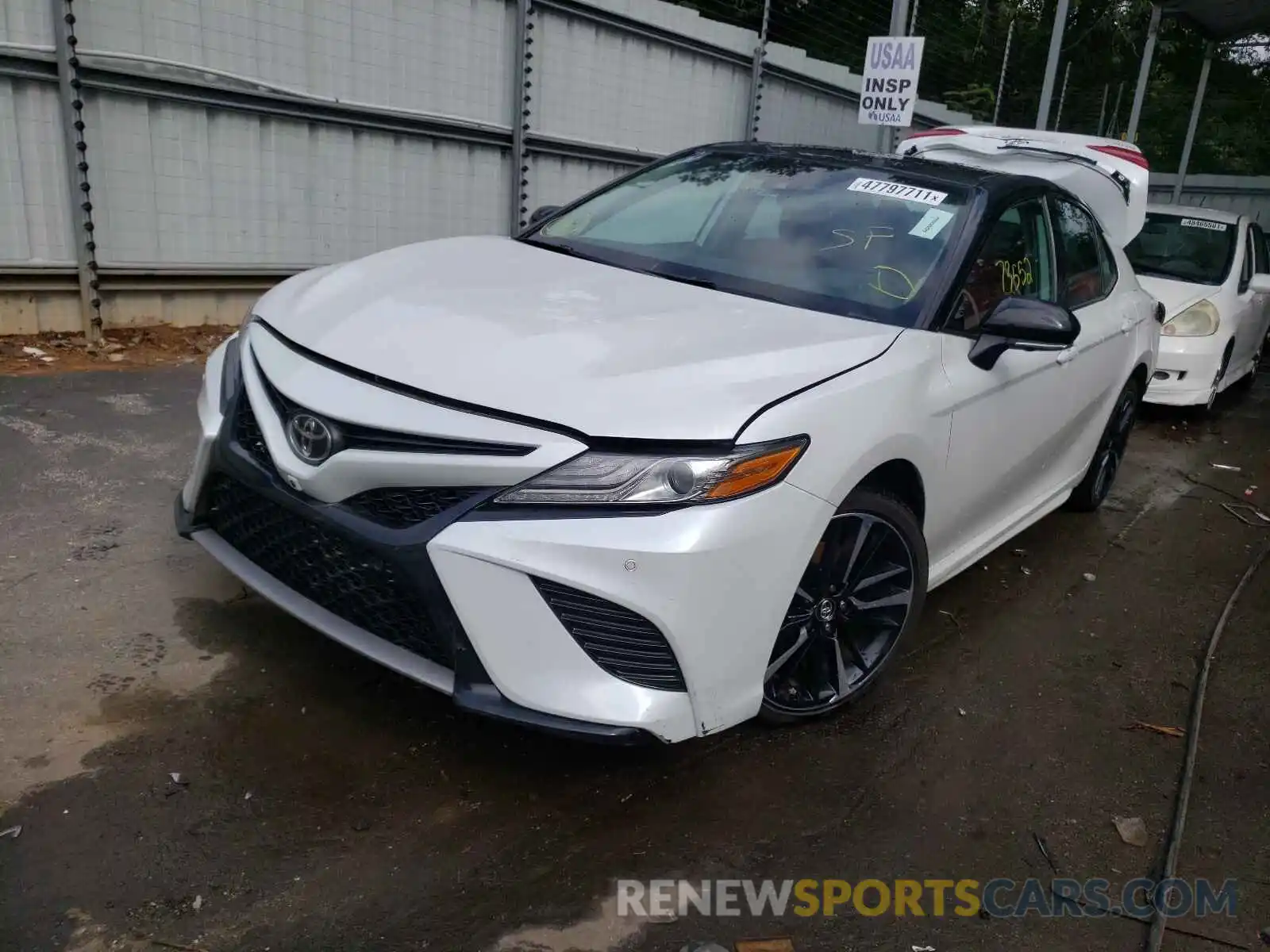 2 Photograph of a damaged car 4T1B61HK0KU182552 TOYOTA CAMRY 2019